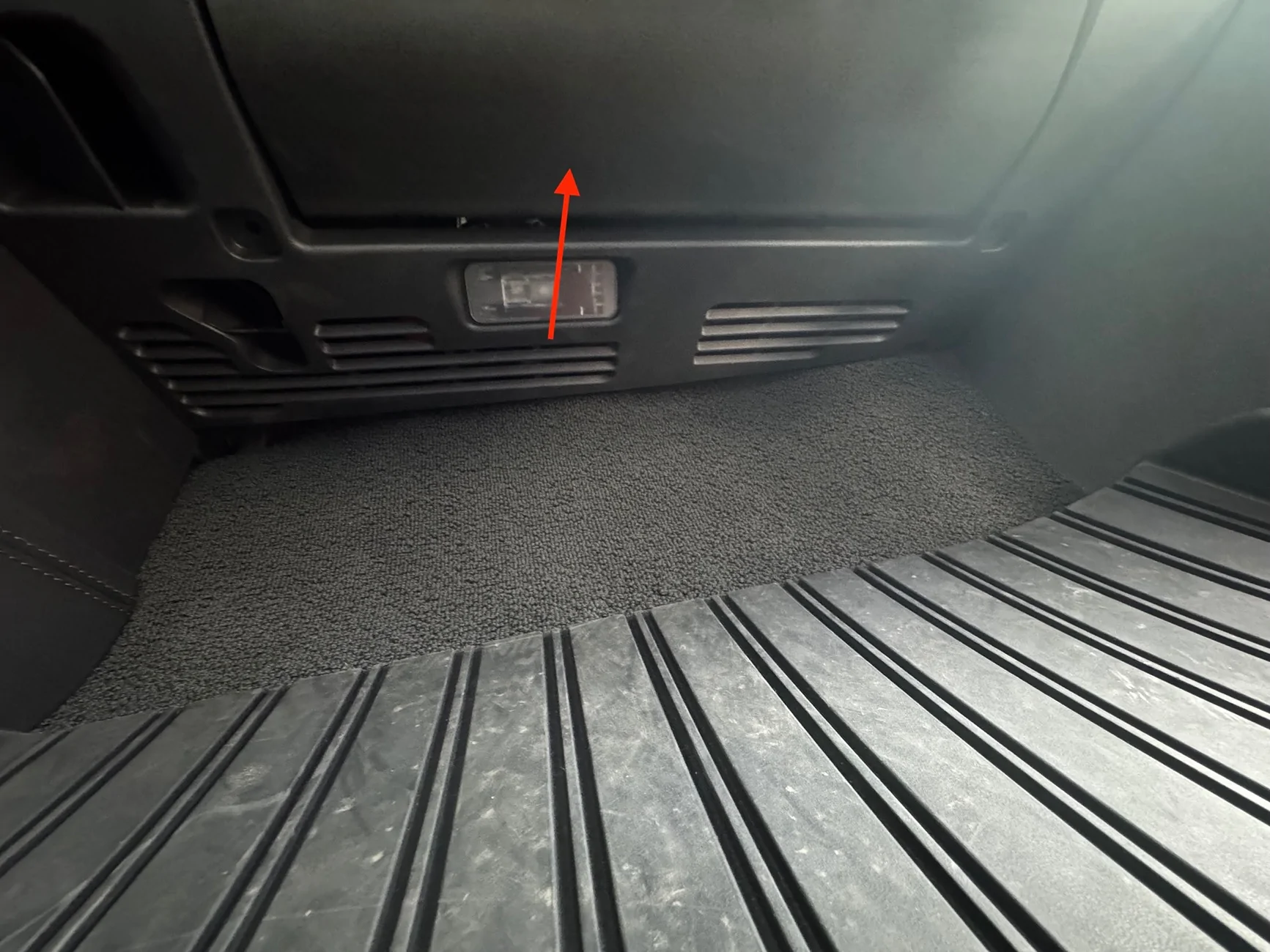 Rivian R1T R1S Passenger airbag locations? airbag