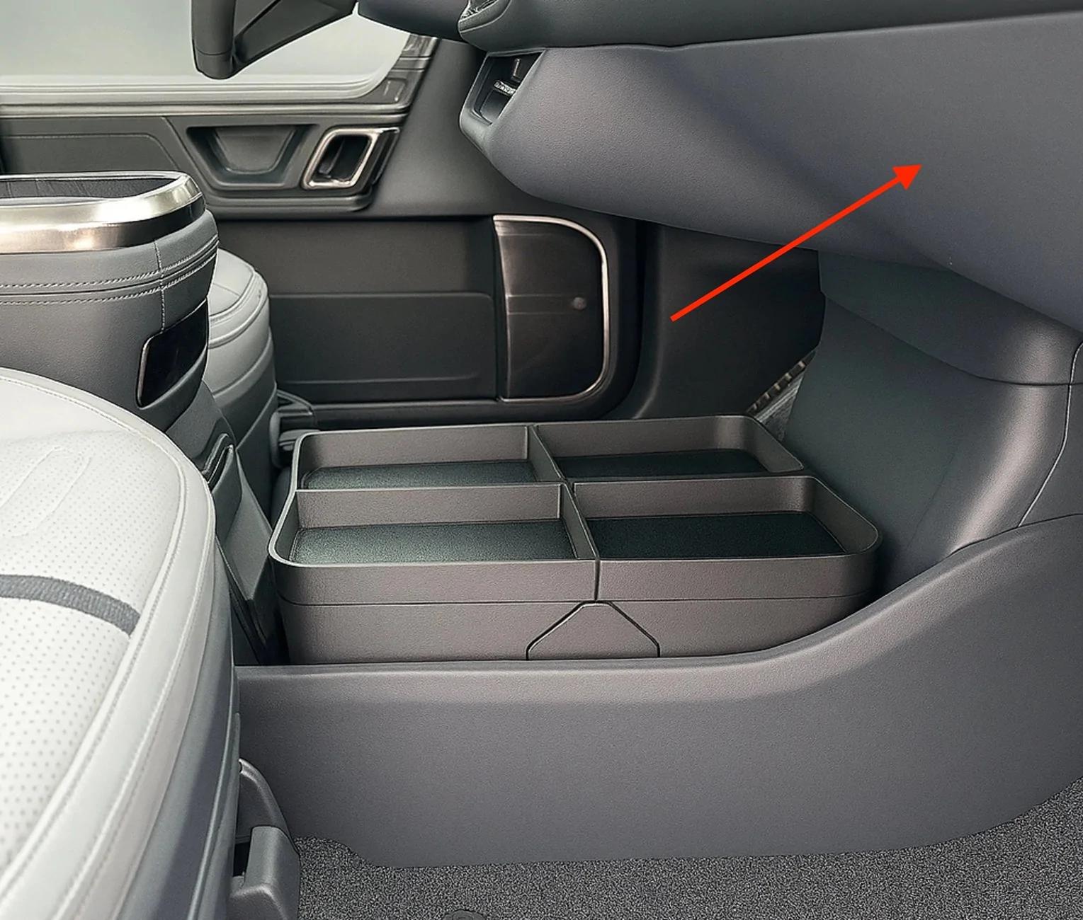 Rivian R1T R1S Passenger airbag locations? panel