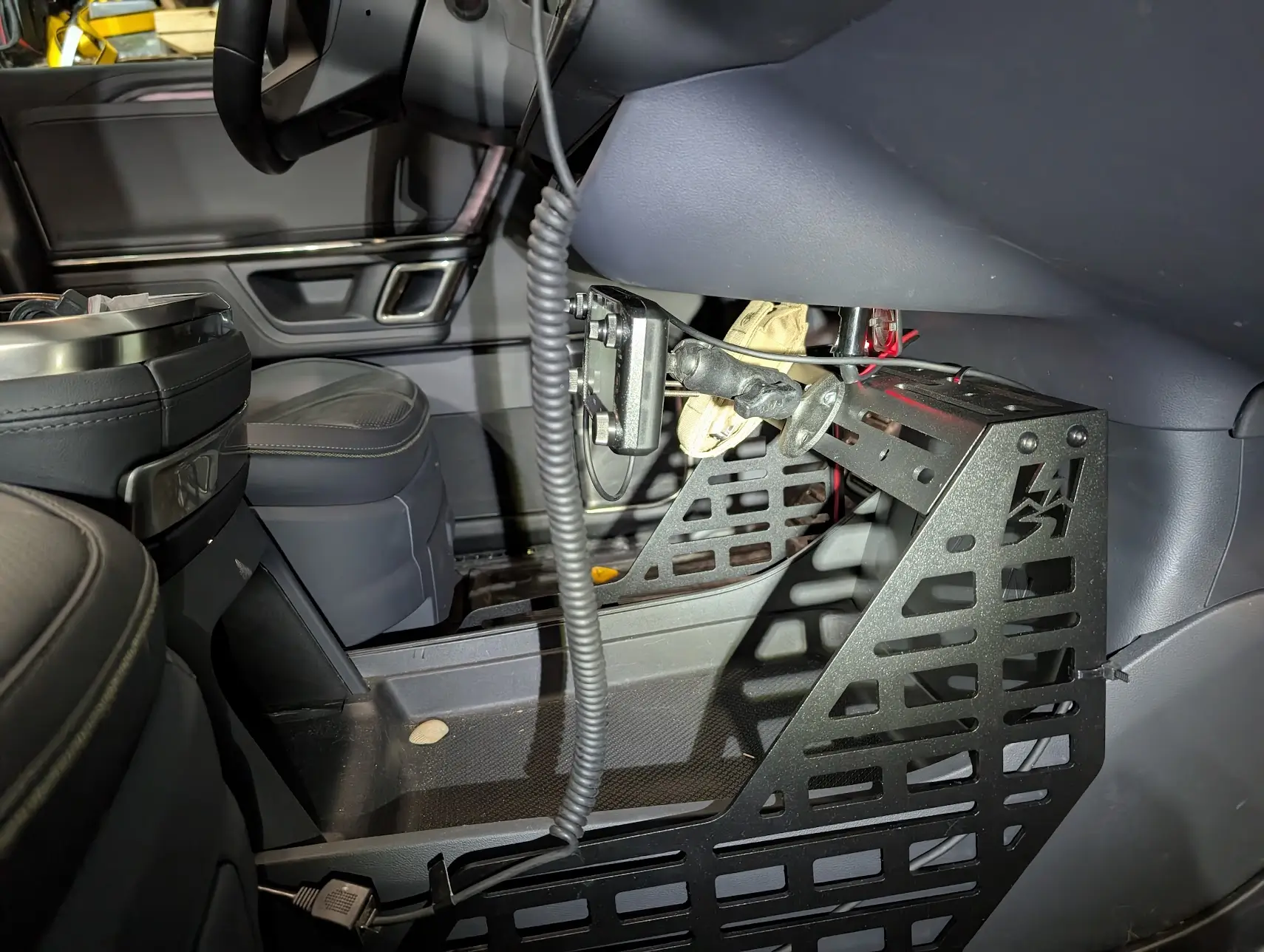 Rivian R1T R1S Passenger airbag locations? 1772219742407-ct