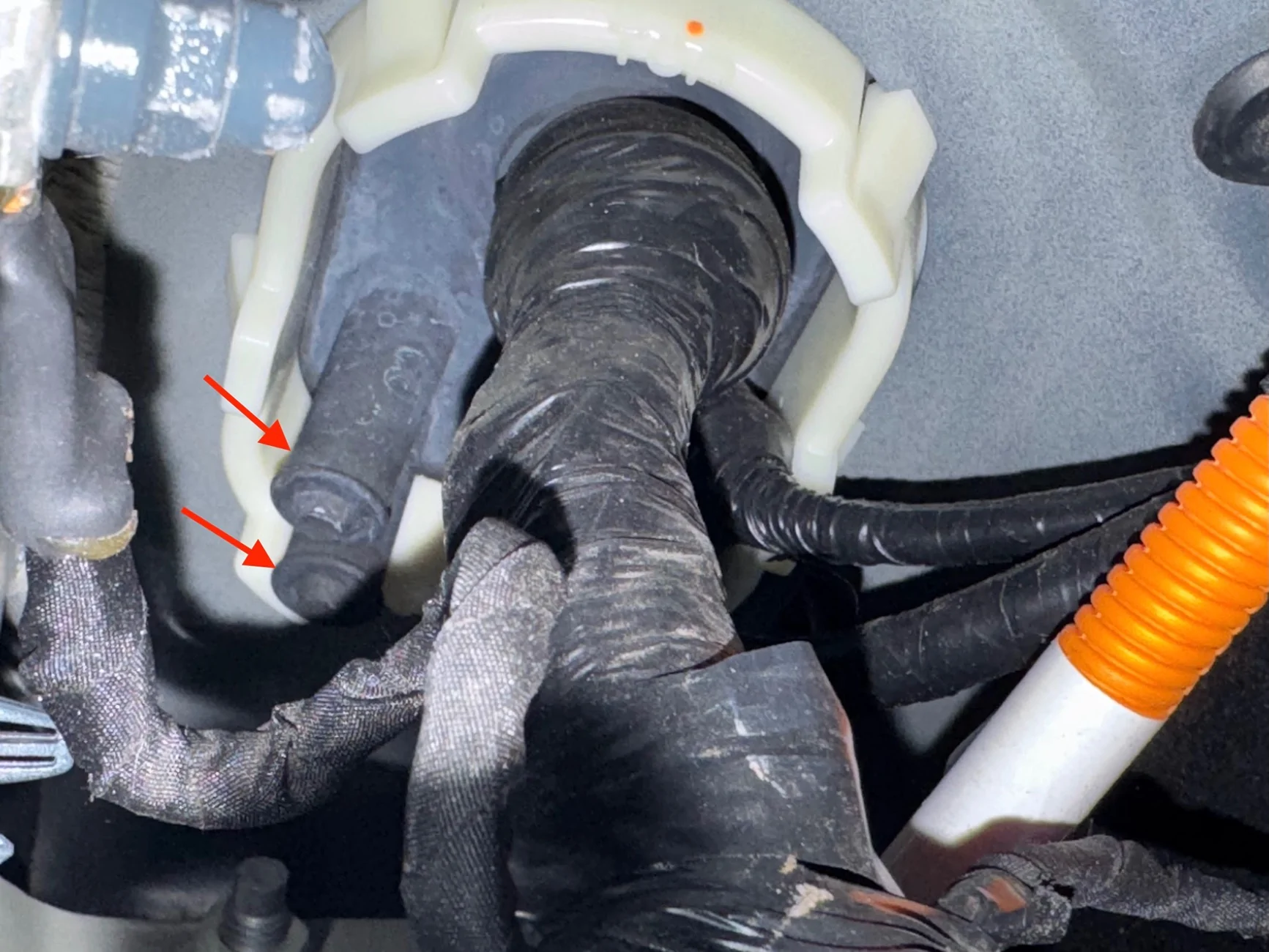 Rivian R1T R1S 50W Mobile GMRS Hidden Install - Midland MXT575 (full DIY build) IMG_2598