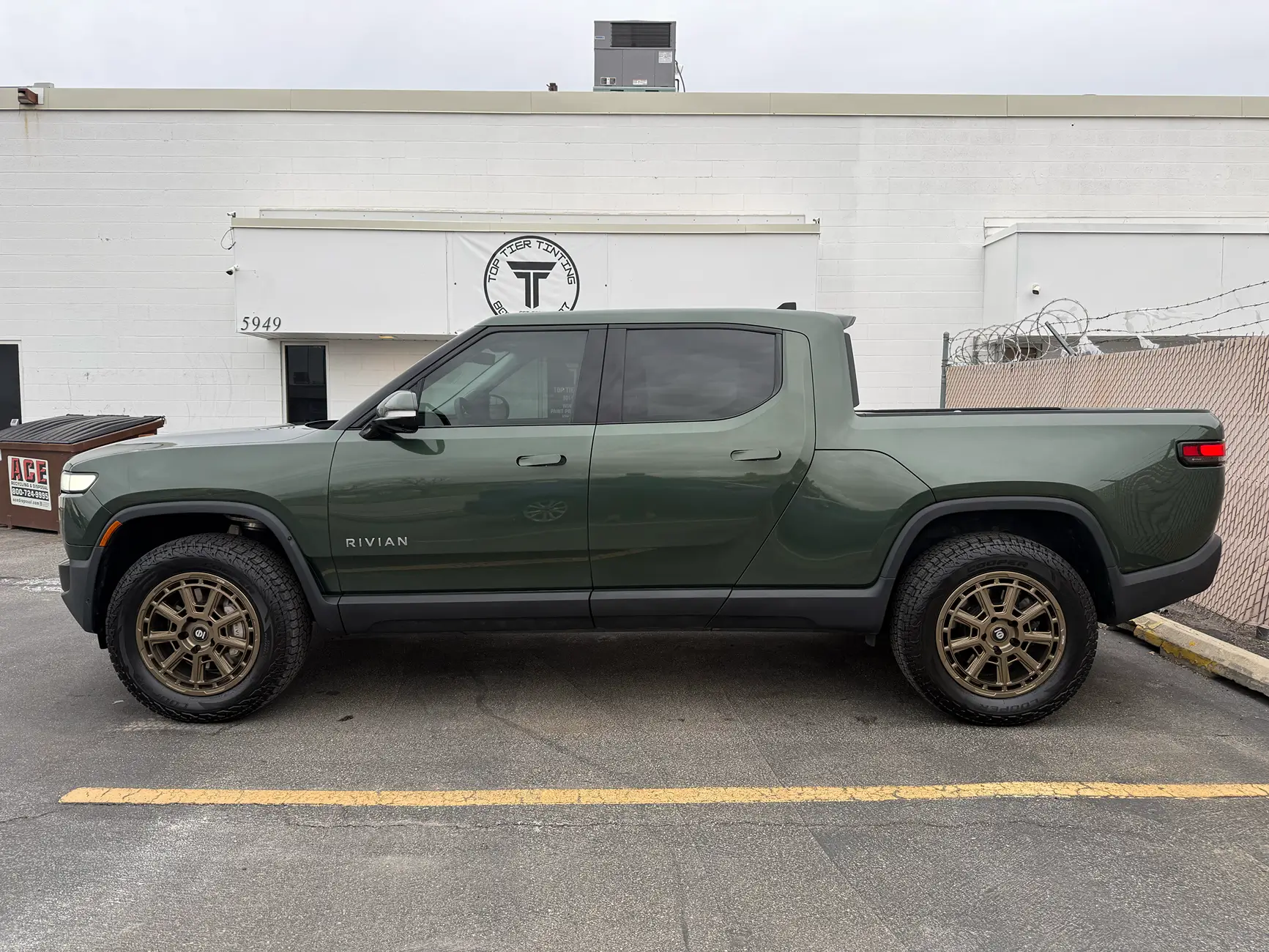 Rivian R1T R1S Best 20" Tire for Max Efficiency (R1S): On-Road with Occasional Snow Driving tempImagewoALcU
