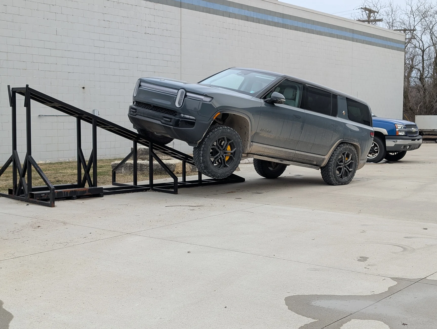Rivian R1T R1S Flat Tire on a 7,000+ lb EV: What’s Your Plan and Tools? 1000010537
