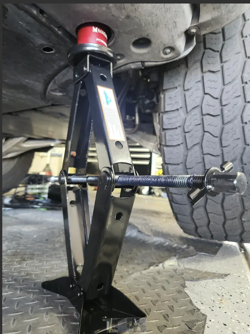 Rivian R1T R1S Flat Tire on a 7,000+ lb EV: What’s Your Plan and Tools? scissor jack 2