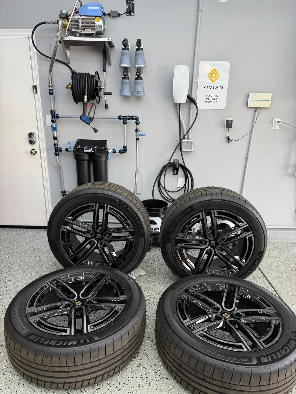 Rivian R1T R1S SOLD 4 22” Super Sport wheels with tires. IMG_9094
