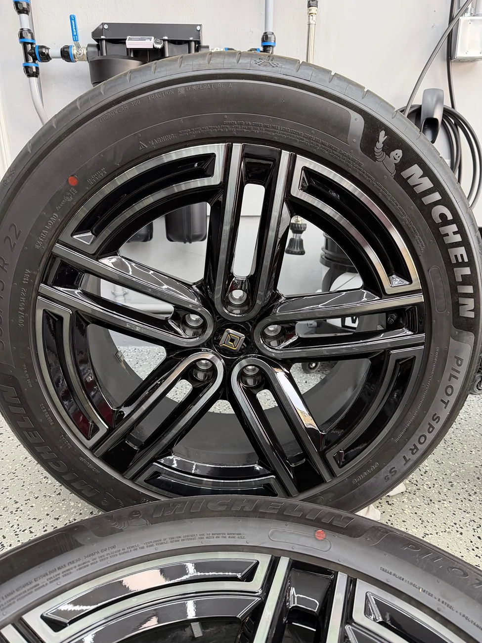 Rivian R1T R1S SOLD 4 22” Super Sport wheels with tires. IMG_9097