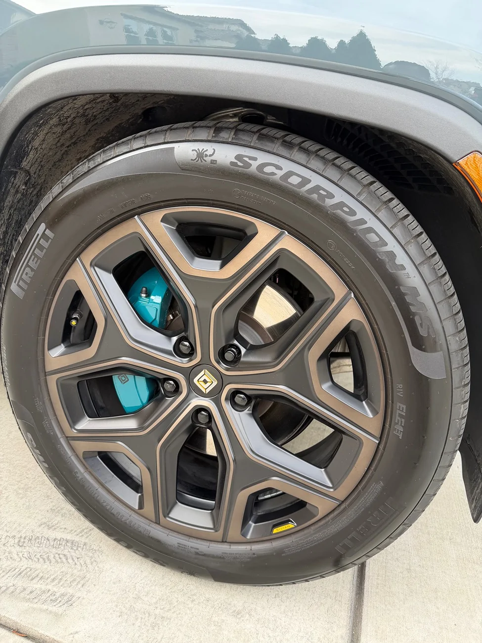 Rivian R1T R1S SOLD 4 22” Super Sport wheels with tires. IMG_9106