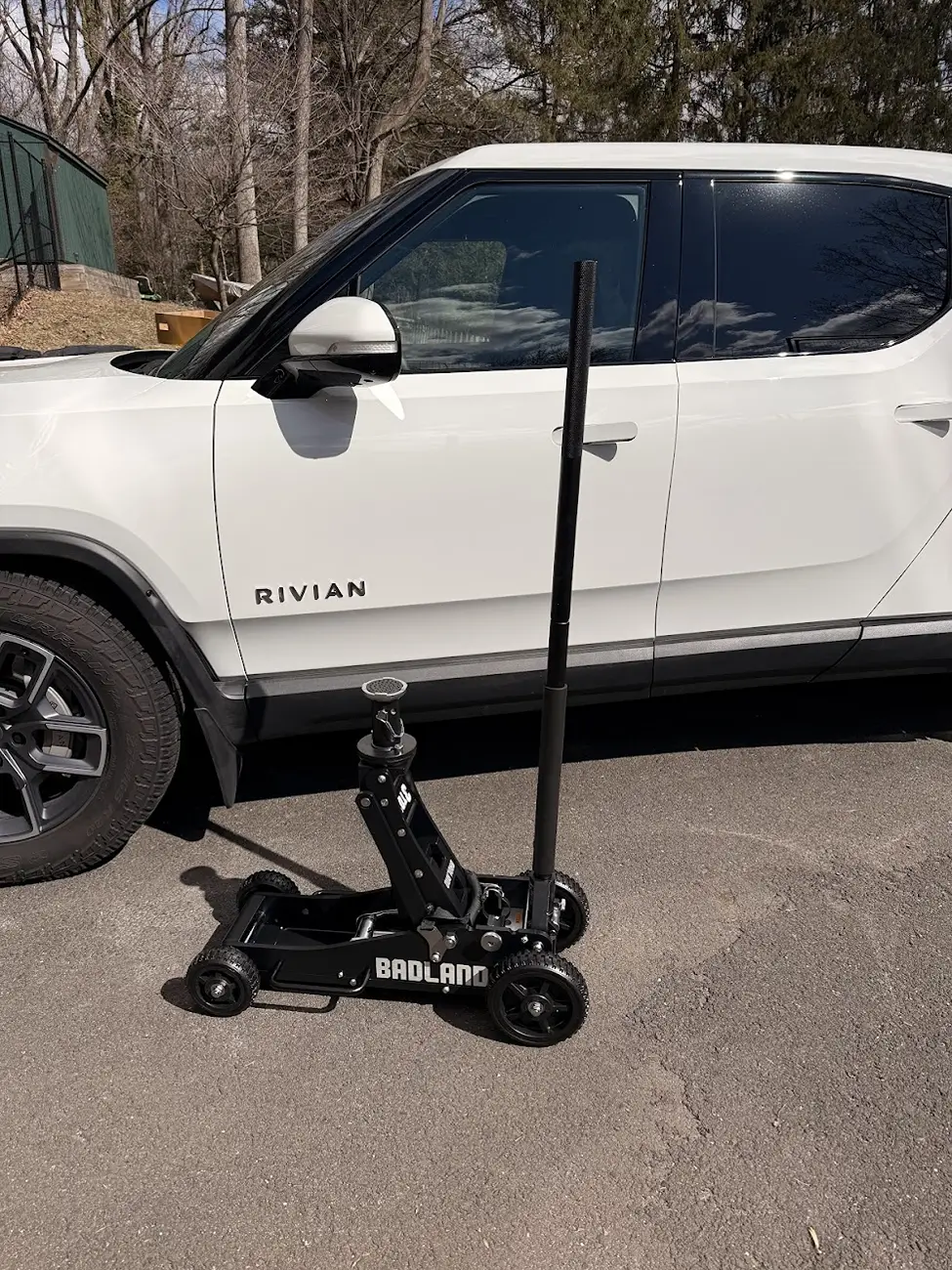 Rivian R1T R1S Flat Tire on a 7,000+ lb EV: What’s Your Plan and Tools? 1773152953210-ar