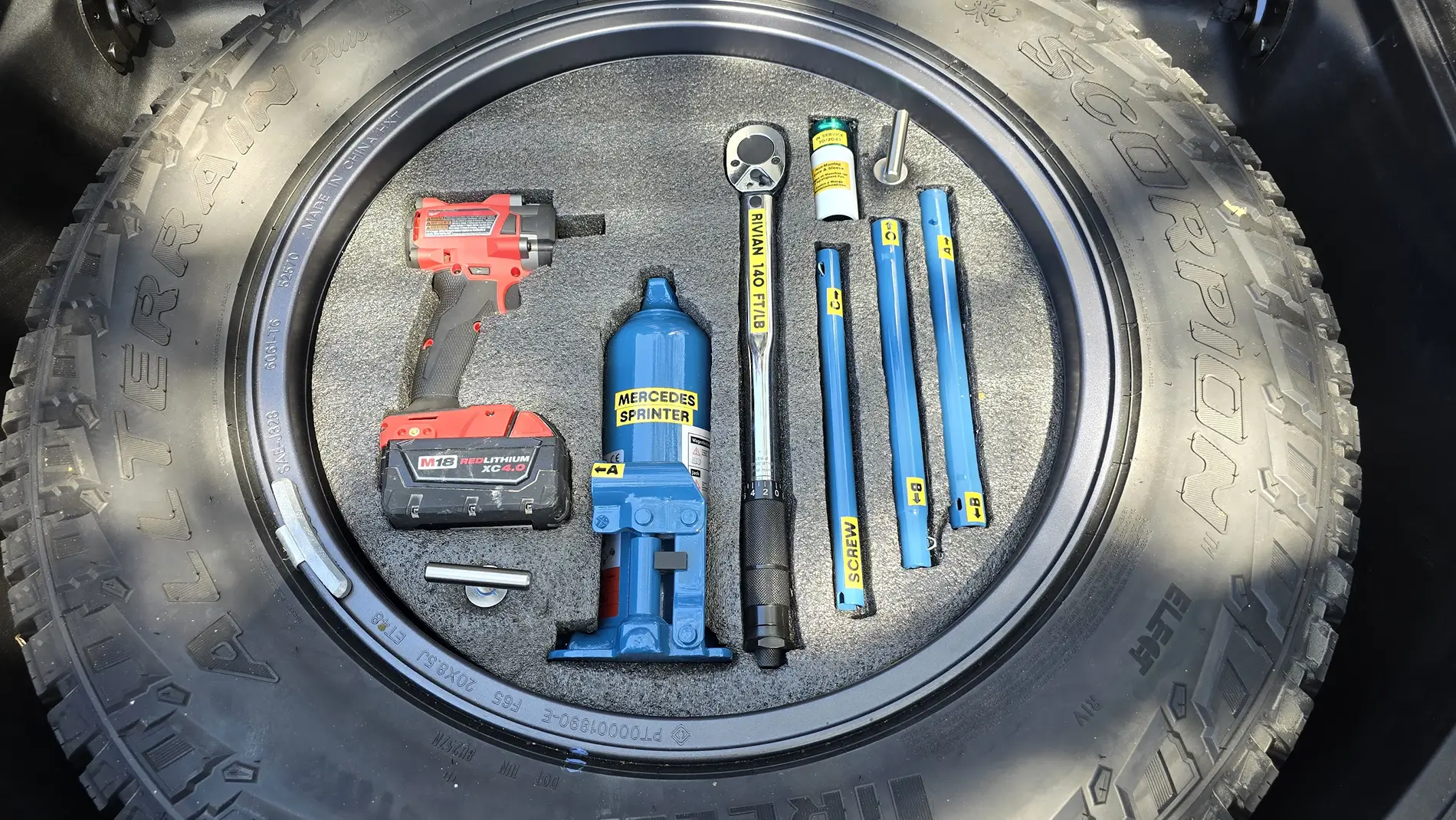 Rivian R1T R1S Flat Tire on a 7,000+ lb EV: What’s Your Plan and Tools? 1773181768849-an