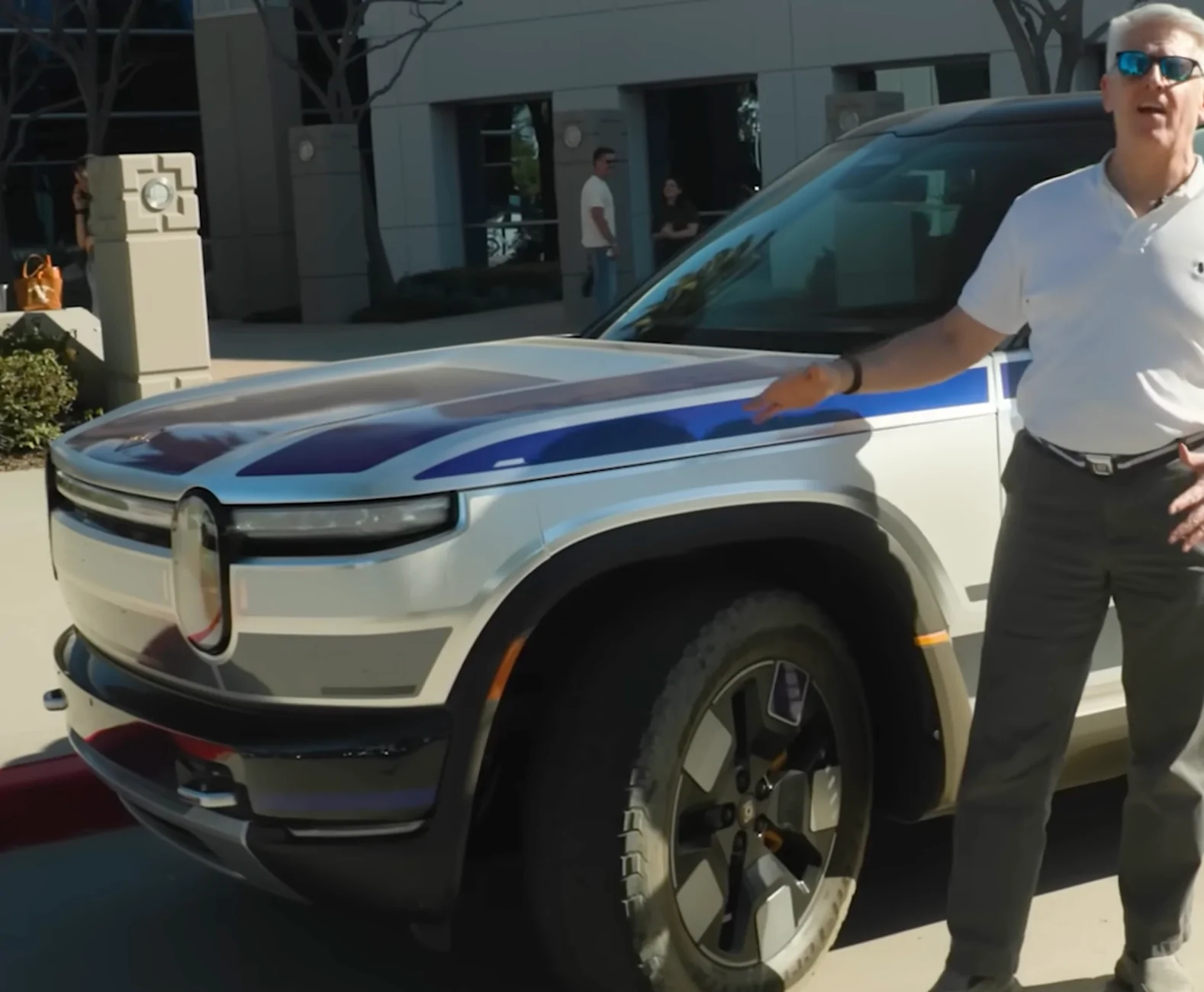 Rivian R1T R1S R2 Colors List Revealed! Launch Green, Borealis, Midnight, Forest Green, Esker Silver, Catalina Cove, Glacier White, Half Moon Grey 🎨 Screenshot 2026-03-11 at 07.54.52