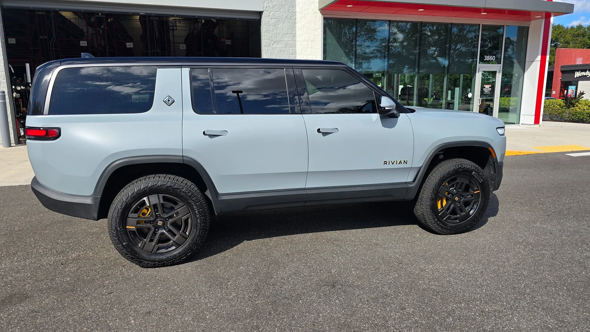 Rivian R1T R1S LIMESTONE R1T Photos 1000029103
