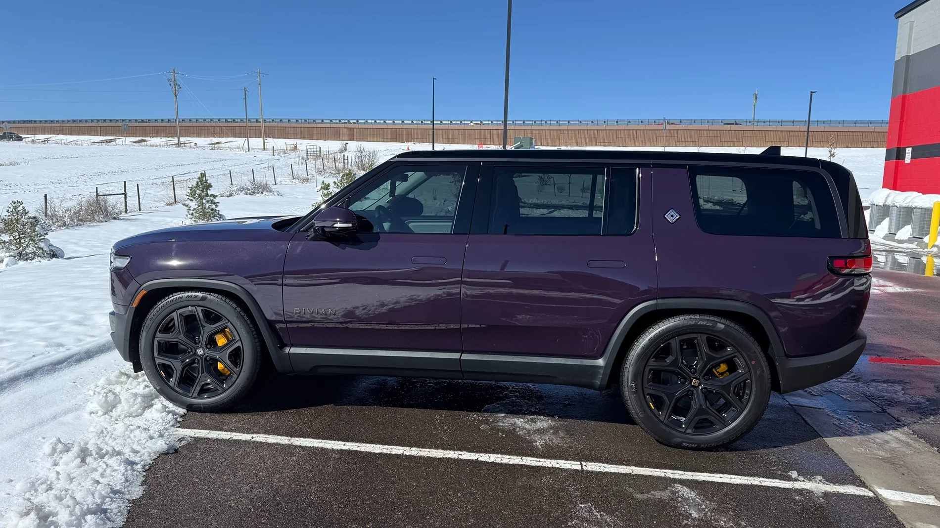 Rivian R1T R1S R2 Colors List Revealed! Launch Green, Borealis, Midnight, Forest Green, Esker Silver, Catalina Cove, Glacier White, Half Moon Grey 🎨 IMG_2774