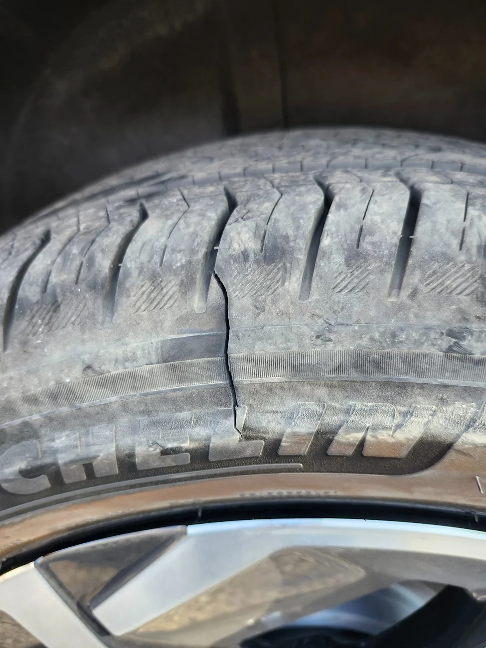 Rivian R1T R1S Flat Tire on a 7,000+ lb EV: What’s Your Plan and Tools? 20250823_081337