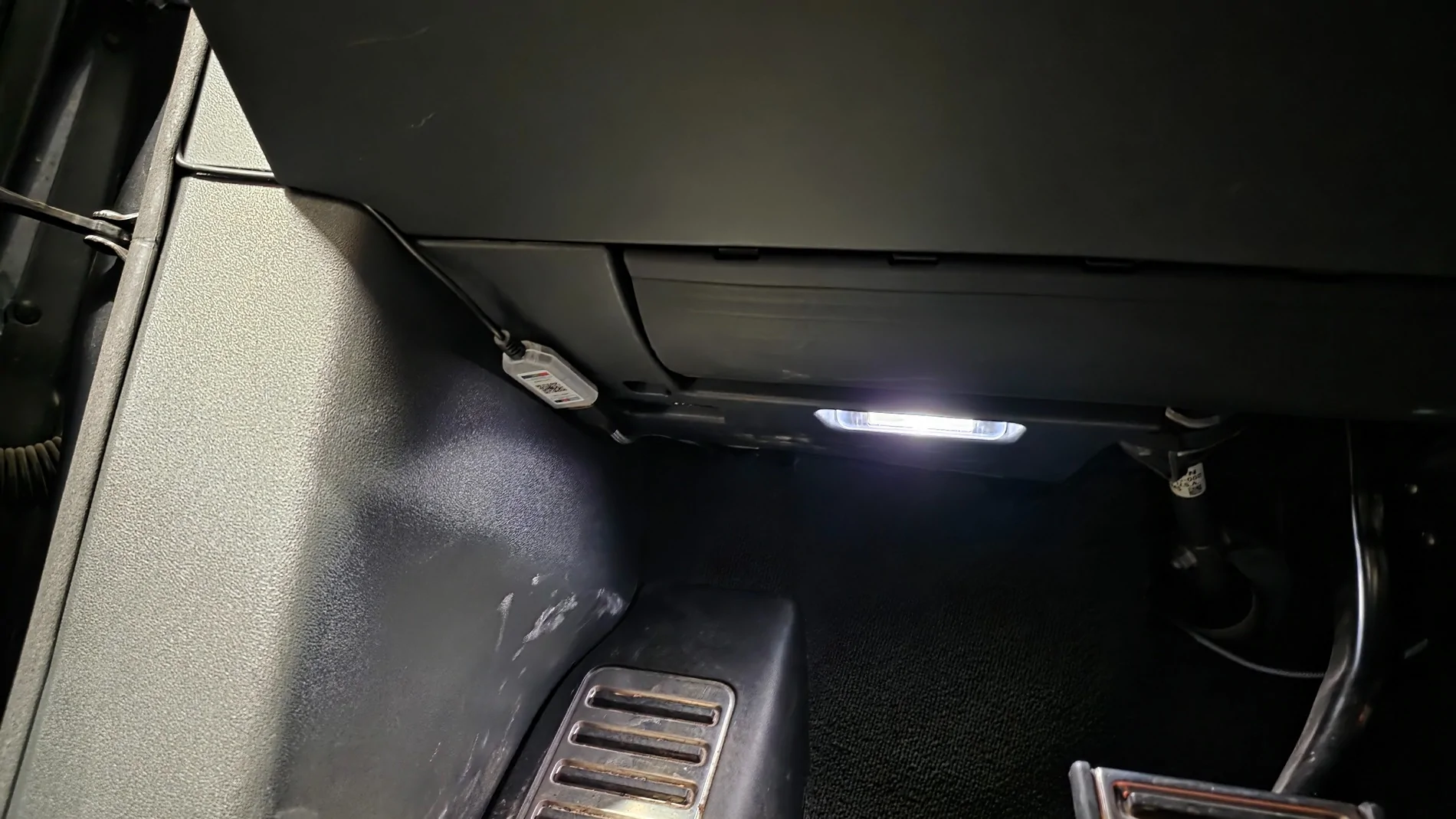 Rivian R1T R1S R2 Interior Accent Lighting 20251231_155905