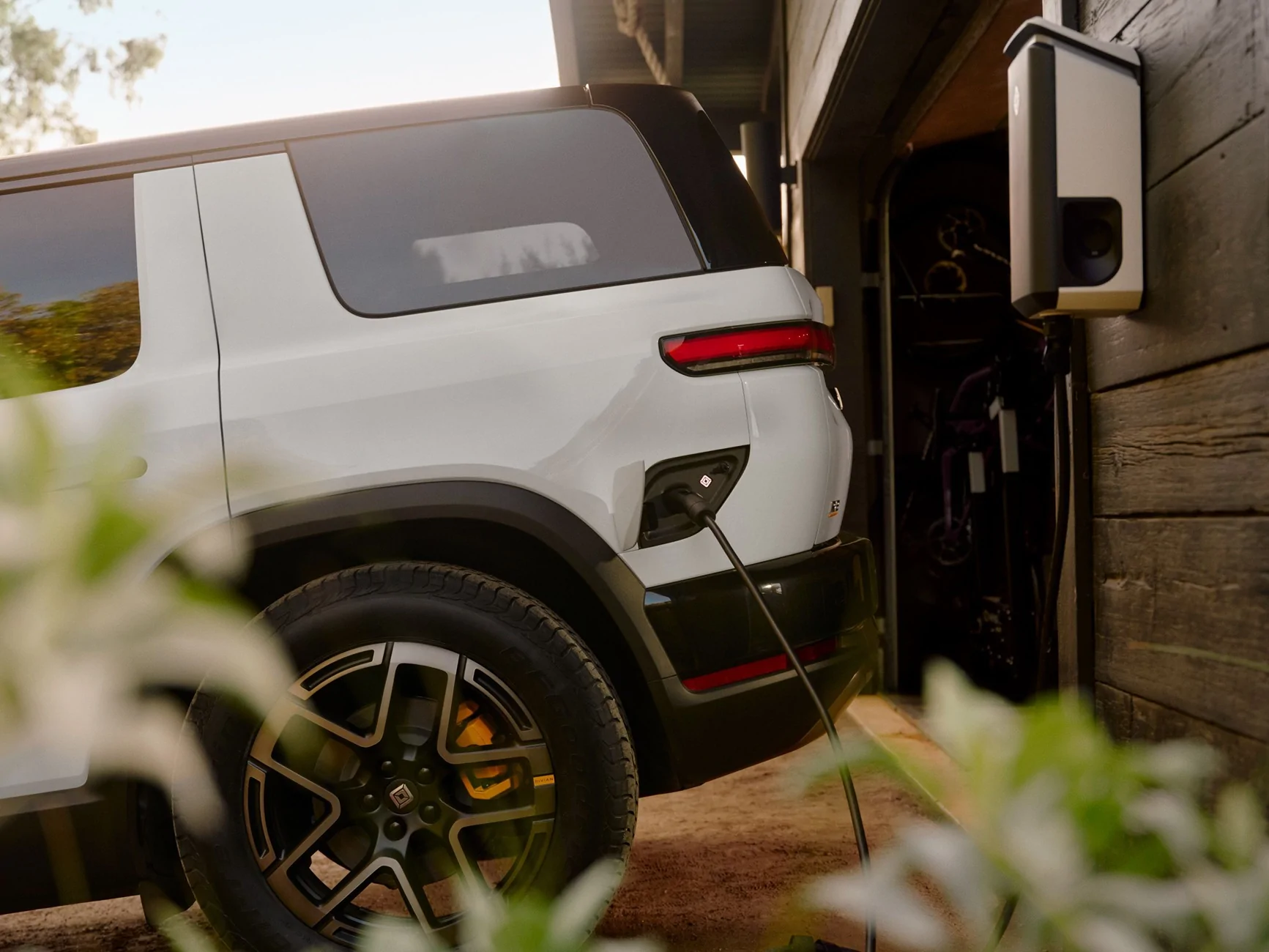 Rivian R1T R1S 2027 R2 Reveal! Specs, Pricing, Range, Dimensions, Wallpapers, Colors, Interiors HDOBcF5X0AAgsC3