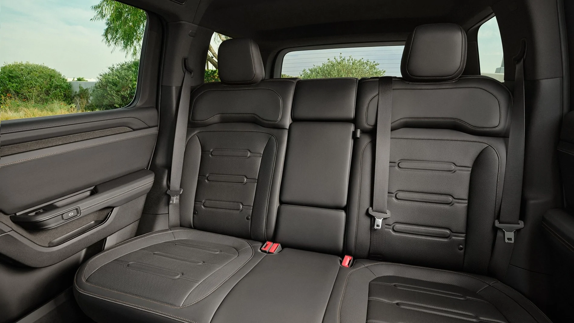 Rivian R1T R1S 2027 R2 Reveal! Specs, Pricing, Range, Dimensions, Wallpapers, Colors, Interiors HDOCTg7bIAATqXF