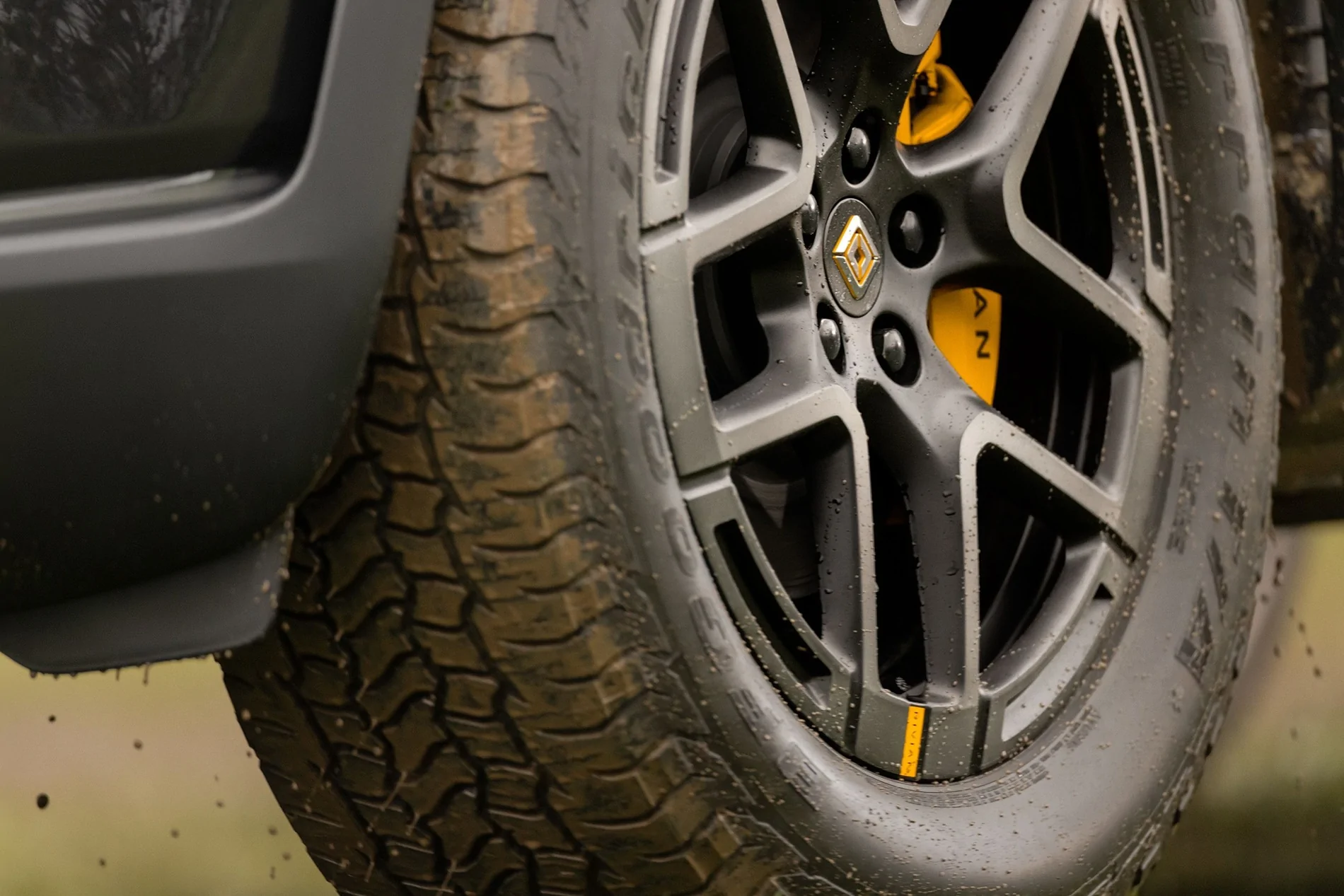 Rivian R1T R1S 2027 R2 Reveal! Specs, Pricing, Range, Dimensions, Wallpapers, Colors, Interiors HDODrr1WIAA8McG