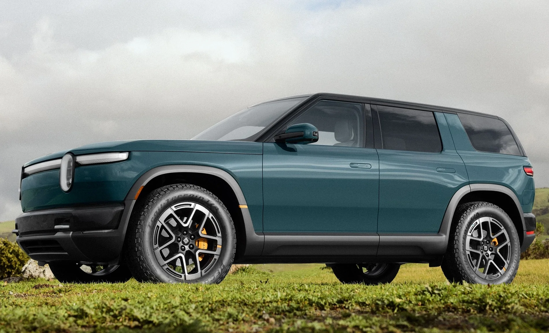 Rivian R1T R1S 2027 R2 Reveal! Specs, Pricing, Range, Dimensions, Wallpapers, Colors, Interiors HDODrsyWEAAaTF
