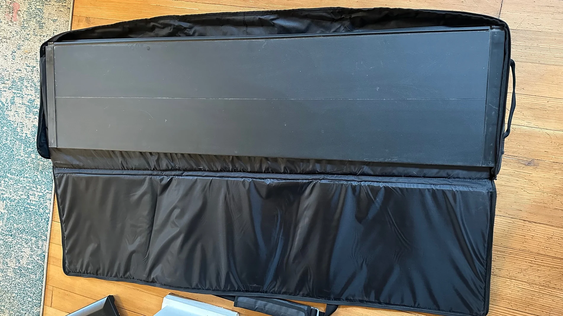 Rivian R1T R1S $750 OEM Manual Tonneau Cover IMG_4534