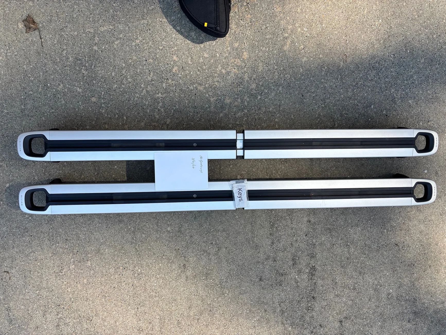 Rivian R1T R1S Rivian Silver Crossbars + Other IMG_3040