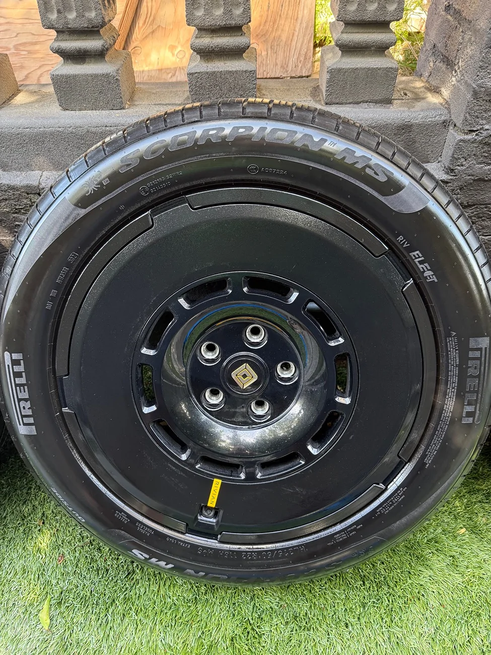 Rivian R1T R1S 22" Rivian Range Wheels (4) - OEM Pirelli + TPMS & TWRAPS Blackout $2500 IMG_2605