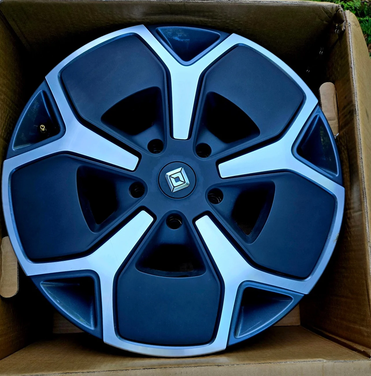 Rivian R1T R1S 4 21” OEM wheels for sale 20260322_151013