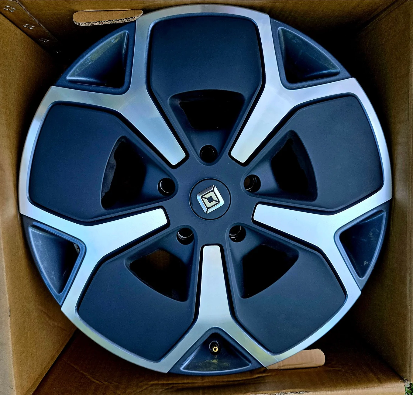 Rivian R1T R1S 4 21” OEM wheels for sale 20260322_150411