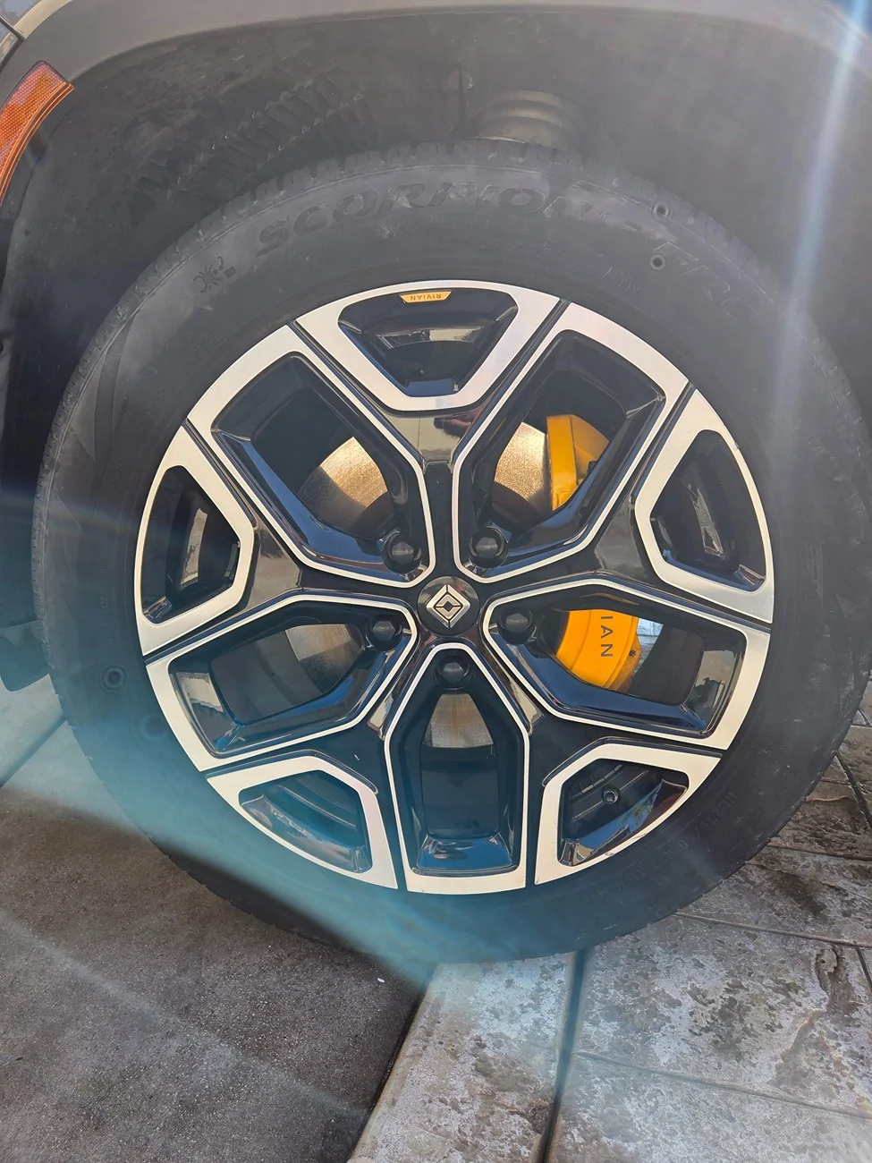 Rivian R1T R1S Trade my 22" for 20" wheels 20260328_093729