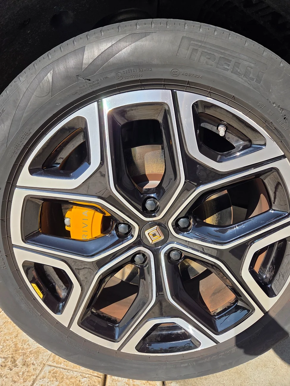 Rivian R1T R1S Trade my 22" for 20" wheels 20260328_093708