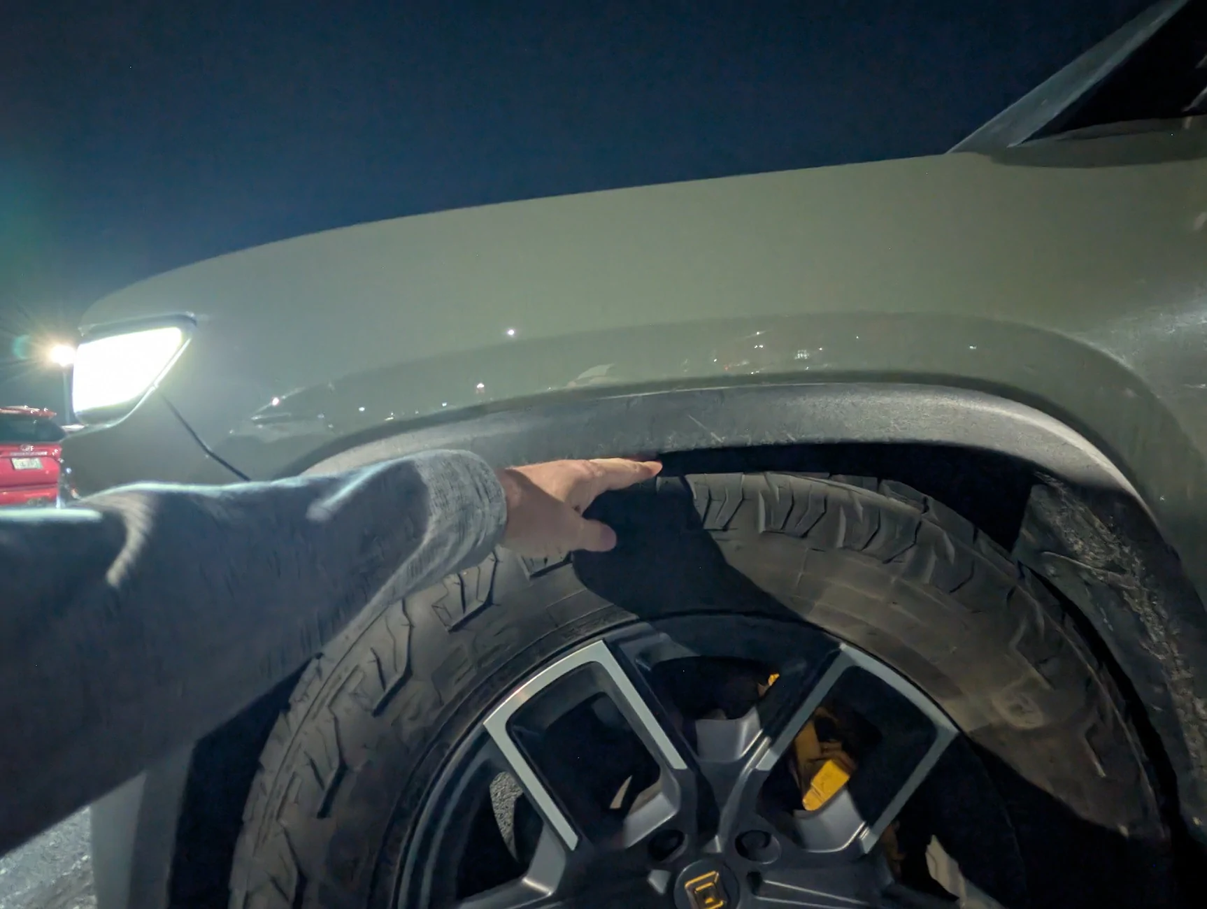 Rivian R1T R1S Front suspension dropping slowly while parked, normal? 4204