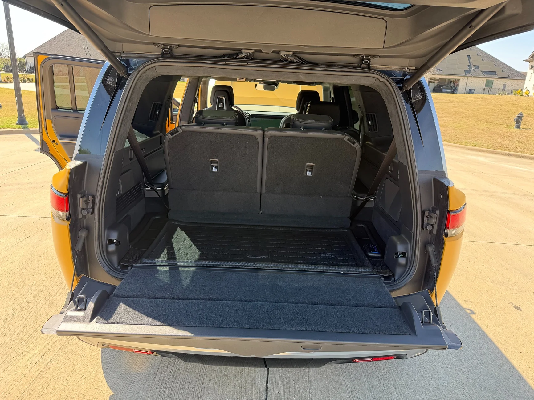 Rivian R1T R1S 2023 R1S Quad Motor Adventure AWD | Large Pack | Compass Yellow | Full PPF | ~25,150 Mi | $65,500 Rivian_R1S_Cargo_Liftgate_Open_Empty_01