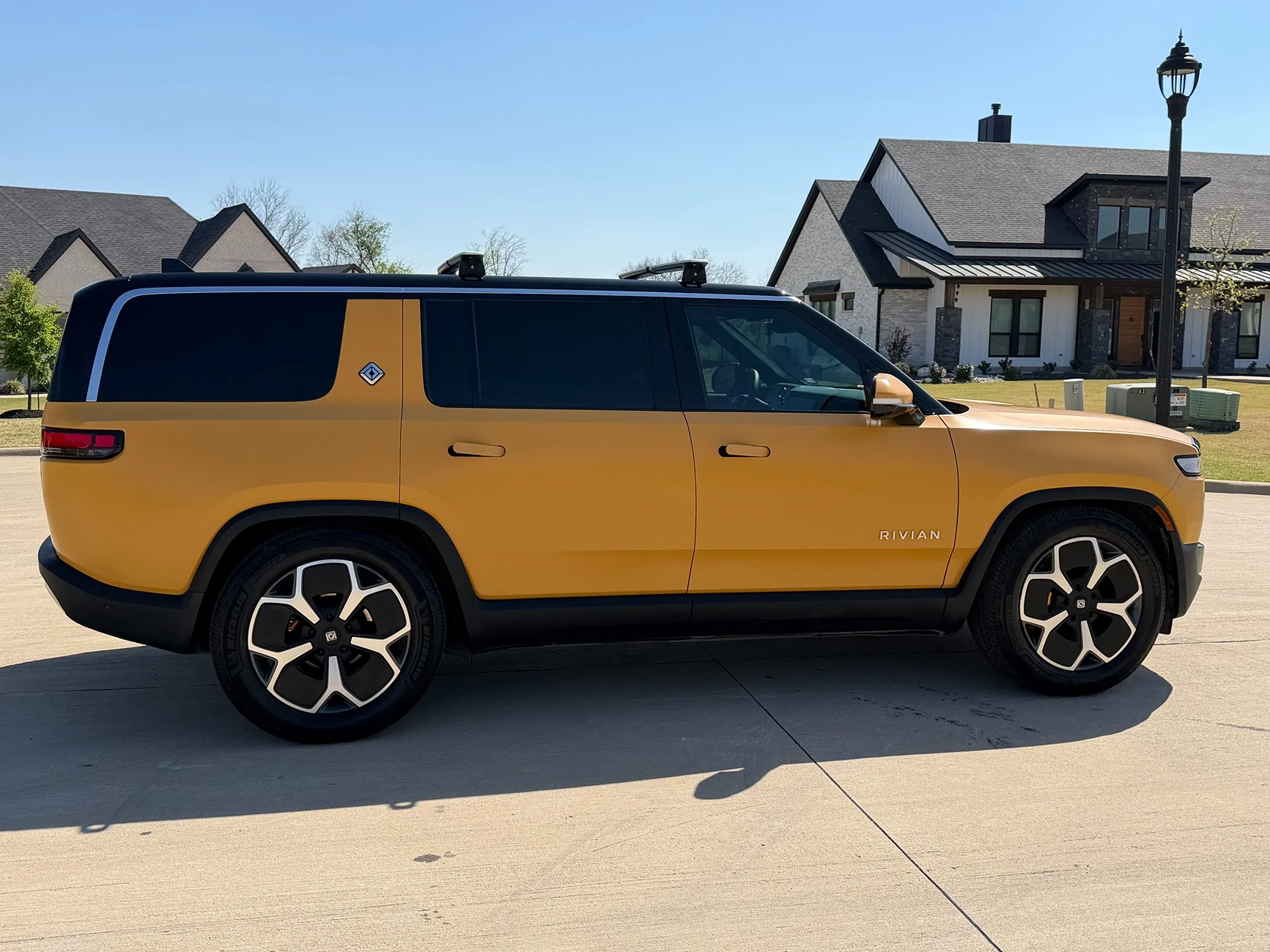 Rivian R1T R1S 2023 R1S Quad Motor Adventure AWD | Large Pack | Compass Yellow | Full PPF | ~25,150 Mi | $65,500 003 - Rivian_R1S_Exterior_Side_Profile_02