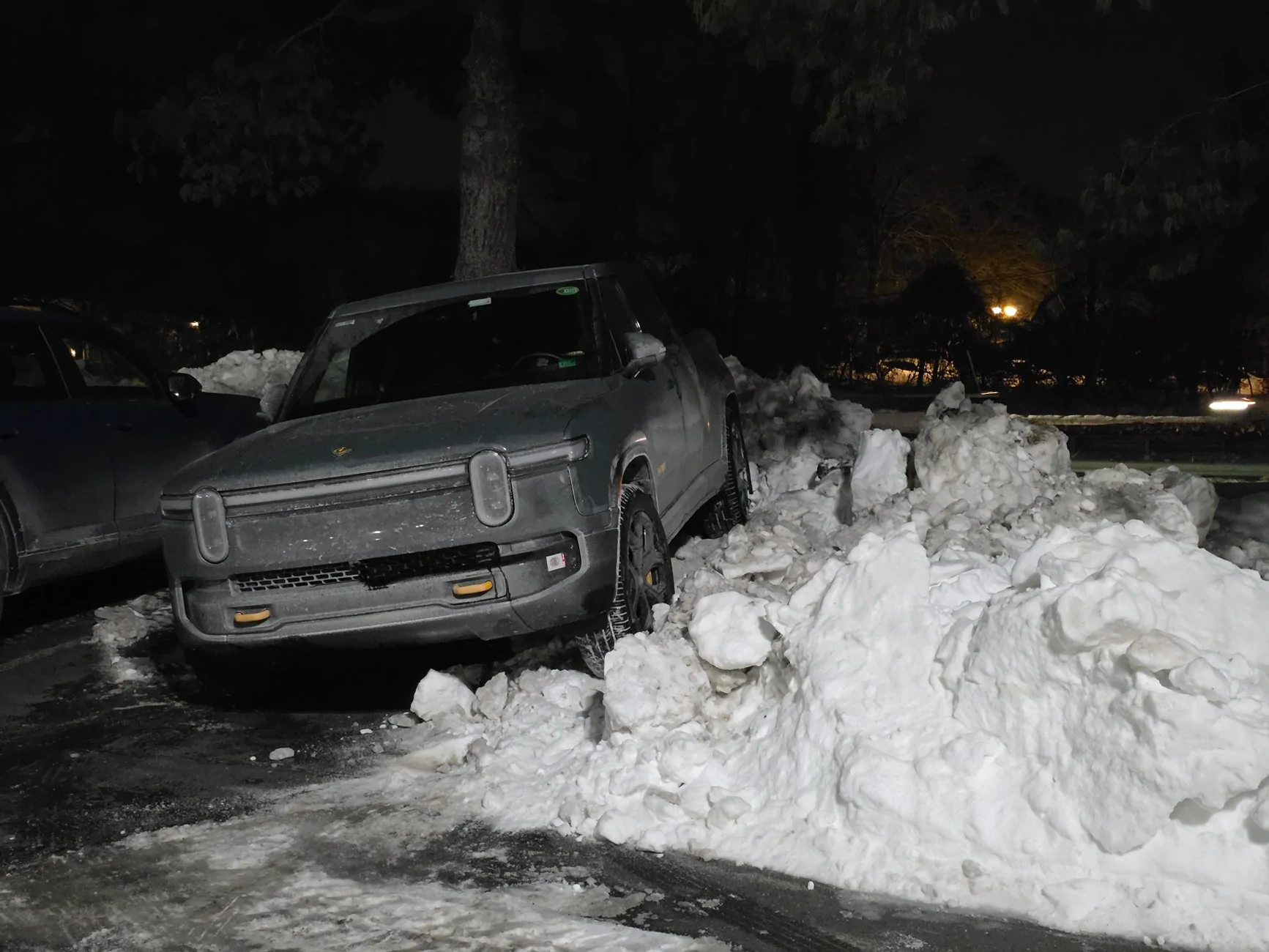 Rivian R1T R1S Worst truck ever. Bib fails and your done.  No heat. No power just hours of beeping in a winter storm for 5 hrs. 1000003290