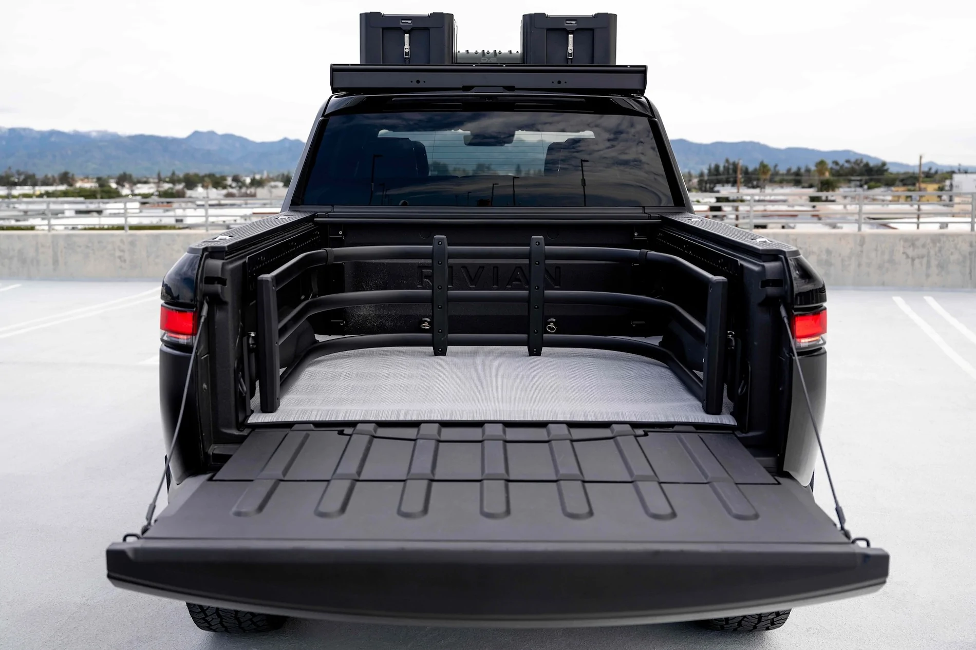 Rivian R1T R1S Rivian Partners with EV Sportline to Offer R1T Bed Extender Through Official Gear Shop midnight-rivian-r1t-bed-extender-mat-2