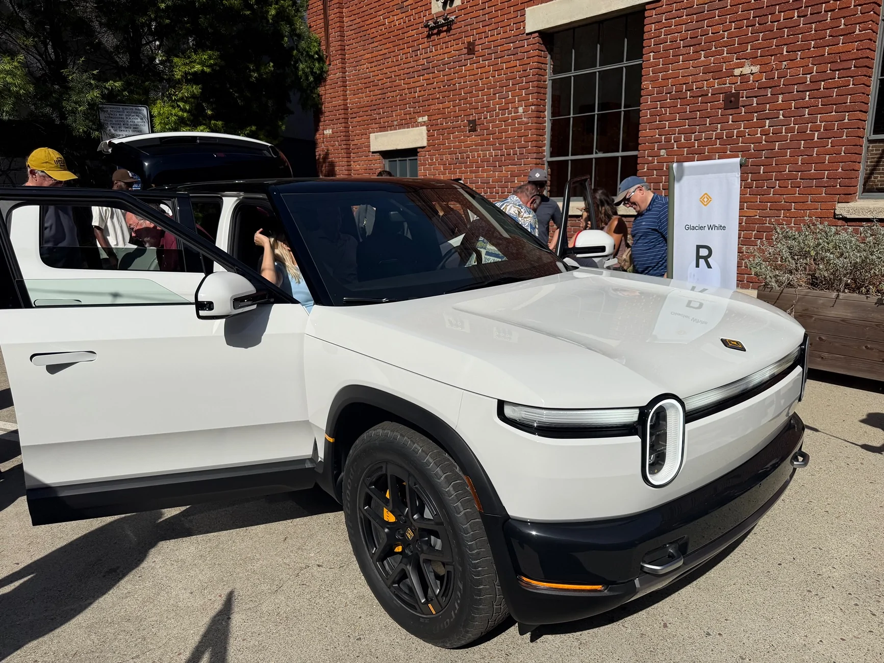 Rivian R1T R1S R2 at Venice Beach Block Party (Catalina Cove, Launch Green, Half Moon Grey, Glacier White, Midnight Black) 152518-84d8395a11896fb1f8cf540b96bb3cbd (1)