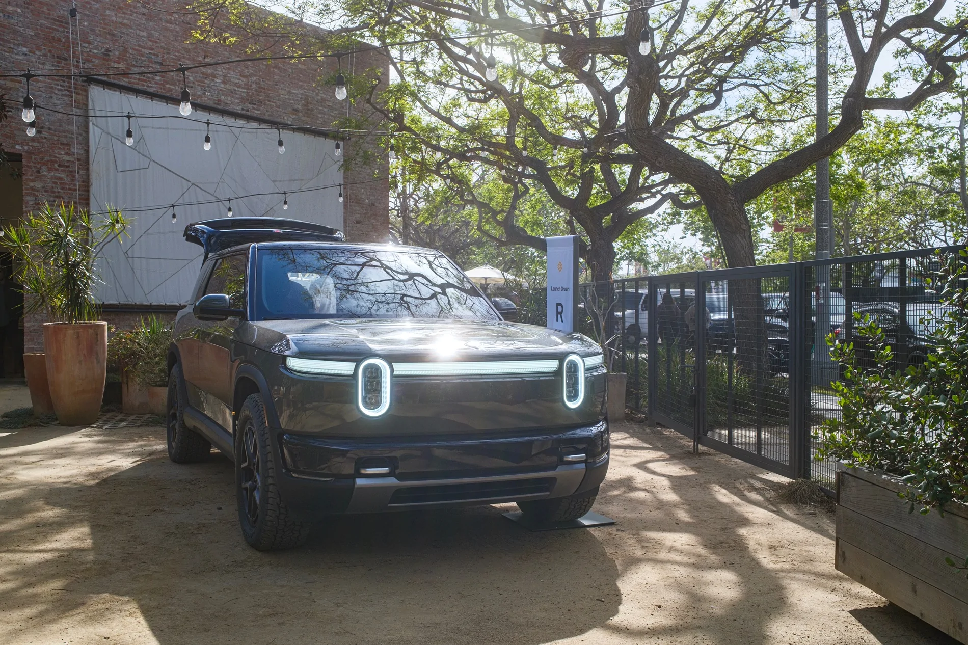 Rivian R1T R1S R2 at Venice Beach Block Party (Catalina Cove, Launch Green, Half Moon Grey, Glacier White, Midnight Black) 152518-84d8395a11896fb1f8cf540b96bb3cbd (1)