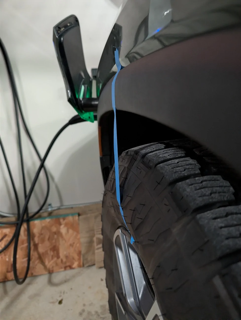 Rivian R1T R1S Front suspension dropping slowly while parked, normal? PXL_20260404_023809679