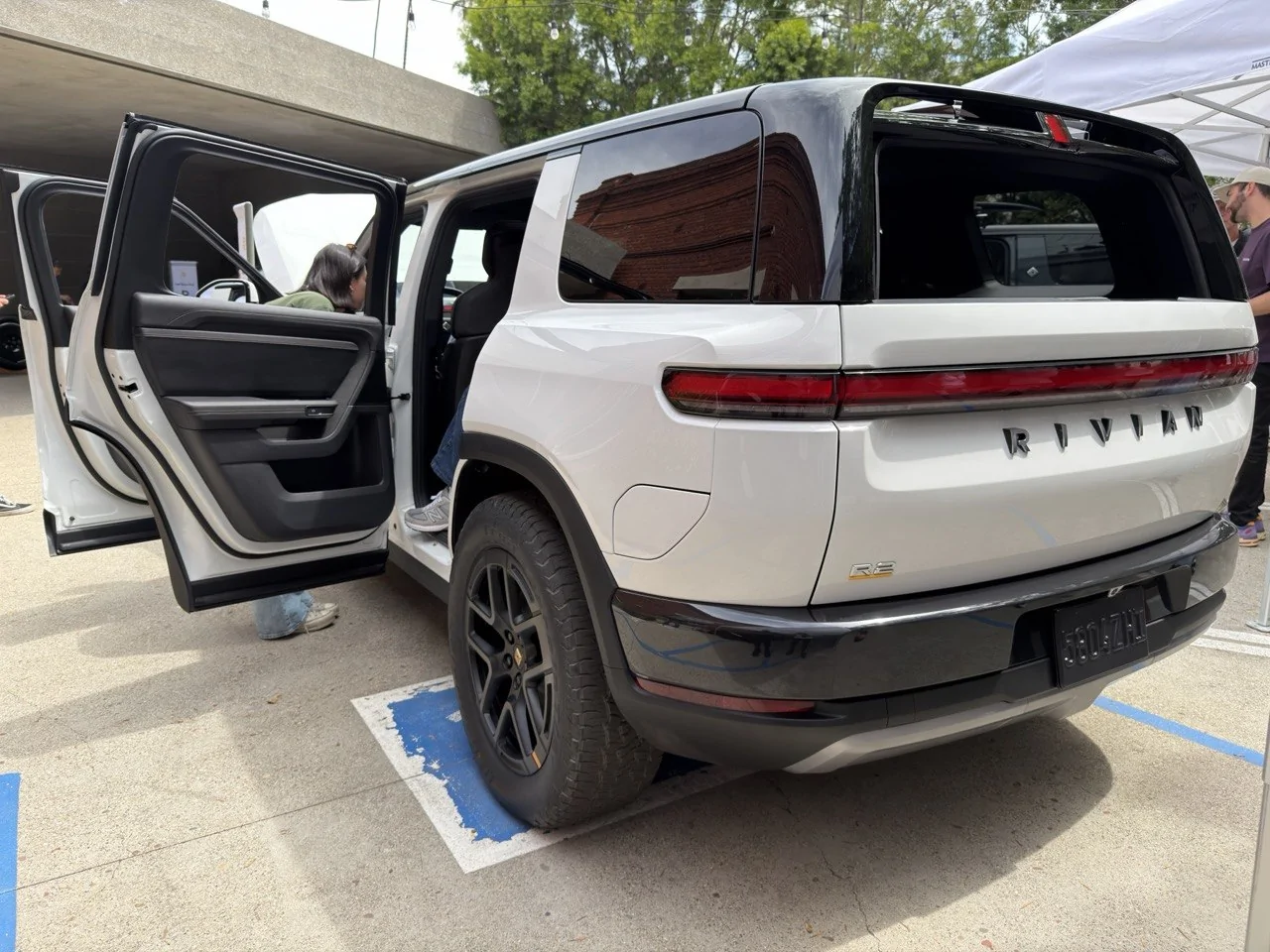 Rivian R1T R1S R2 at Venice Beach Block Party (Catalina Cove, Launch Green, Half Moon Grey, Glacier White, Midnight Black) 661019069_10245129796365961_5695484760766064545_n