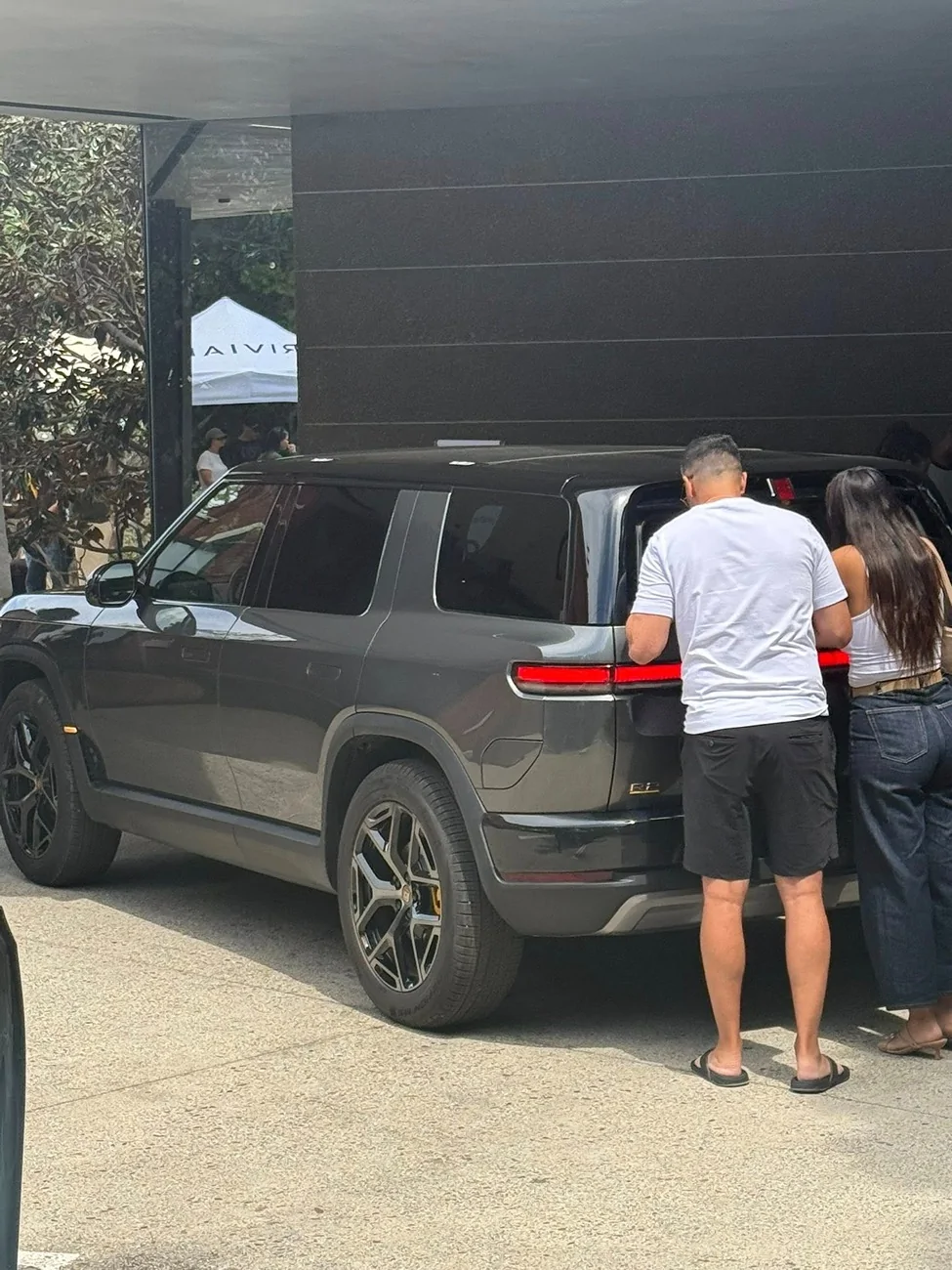 Rivian R1T R1S R2 at Venice Beach Block Party (Catalina Cove, Launch Green, Half Moon Grey, Glacier White, Midnight Black) 662835941_27176308291956059_5494975686547380379_n