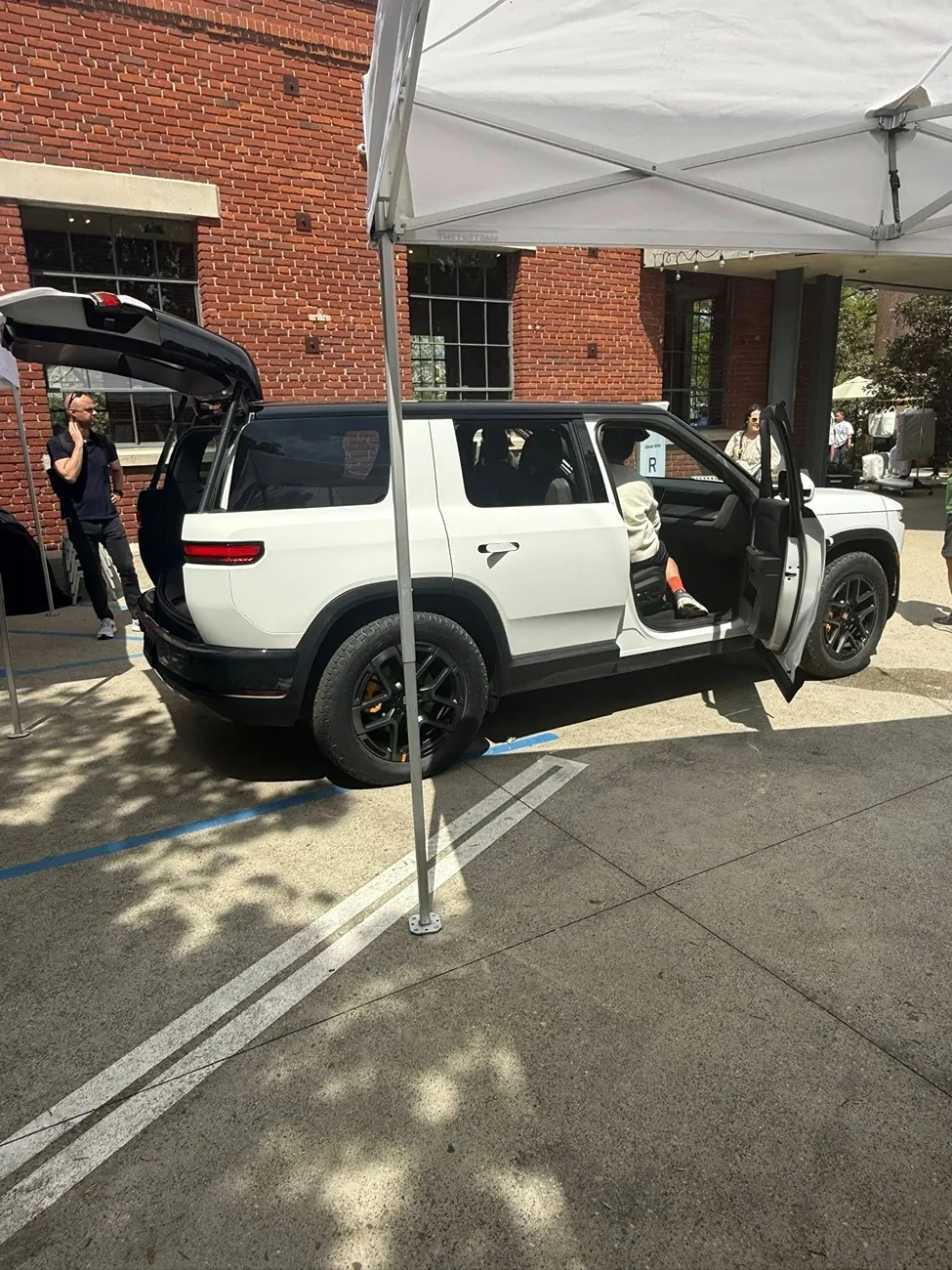 Rivian R1T R1S R2 at Venice Beach Block Party (Catalina Cove, Launch Green, Half Moon Grey, Glacier White, Midnight Black) 662548034_27176307015289520_4645462184579091429_n