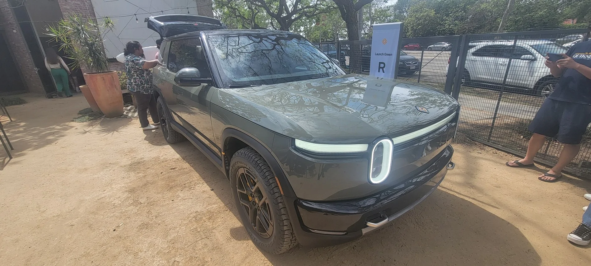 Rivian R1T R1S R2 at Venice Beach Block Party (Catalina Cove, Launch Green, Half Moon Grey, Glacier White, Midnight Black) 661208362_10162846677620592_344331170612340477_n