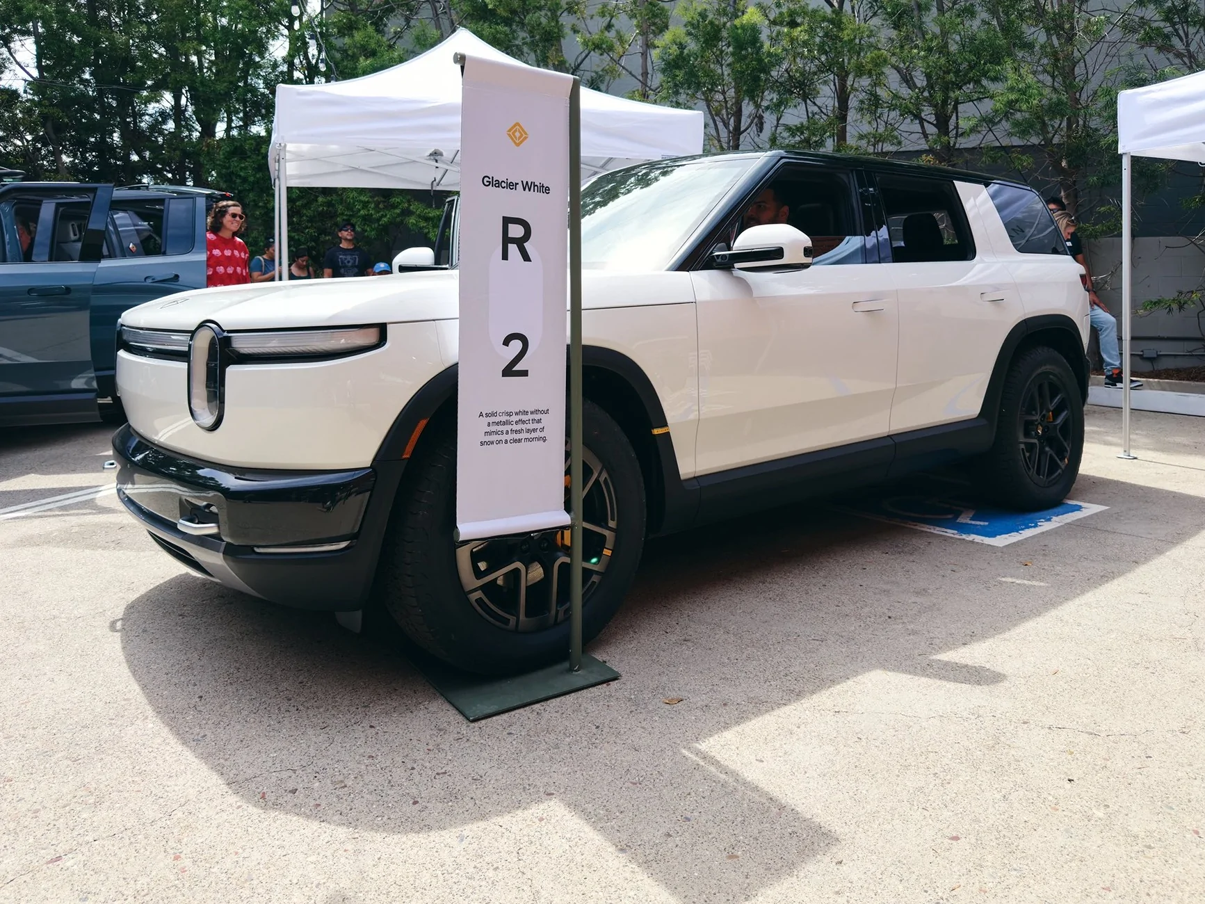 Rivian R1T R1S R2 at Venice Beach Block Party (Catalina Cove, Launch Green, Half Moon Grey, Glacier White, Midnight Black) 662574874_3948355861967574_9155016588636669162_n