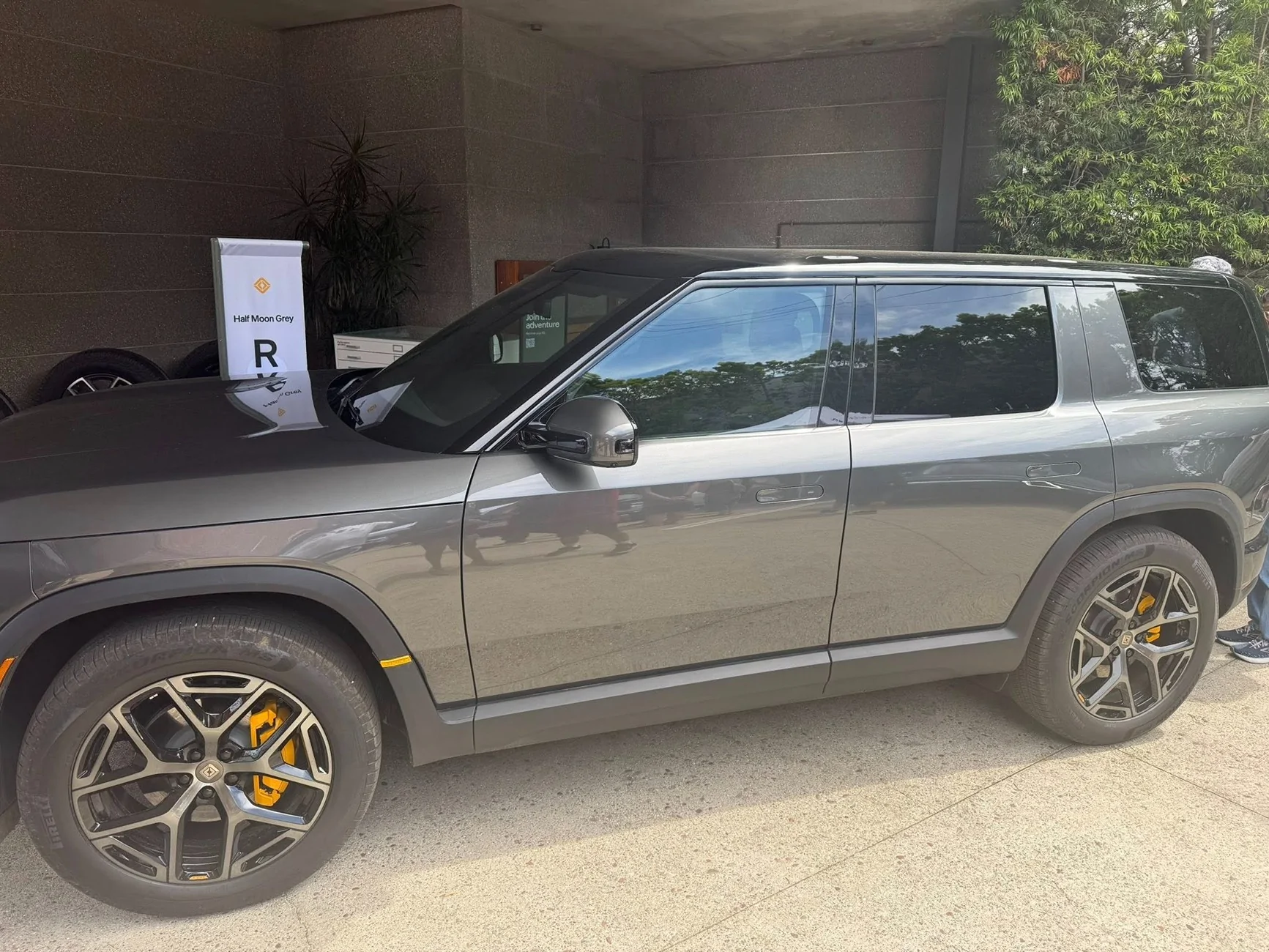 Rivian R1T R1S R2 at Venice Beach Block Party (Catalina Cove, Launch Green, Half Moon Grey, Glacier White, Midnight Black) 662305276_27176307351956153_2961679287268739433_n
