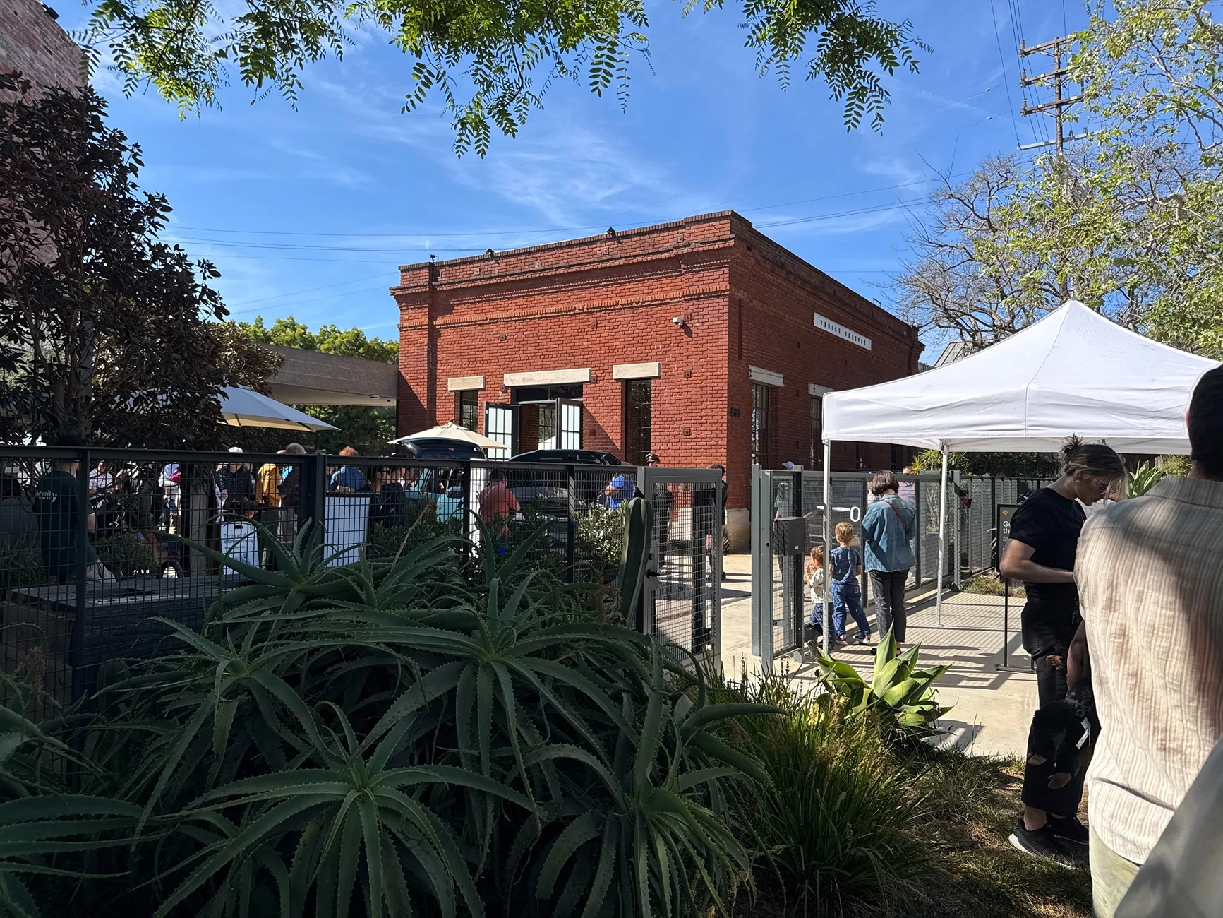 Rivian R1T R1S R2 at Venice Beach Block Party (Catalina Cove, Launch Green, Half Moon Grey, Glacier White, Midnight Black) 2026-04-04 10(2)