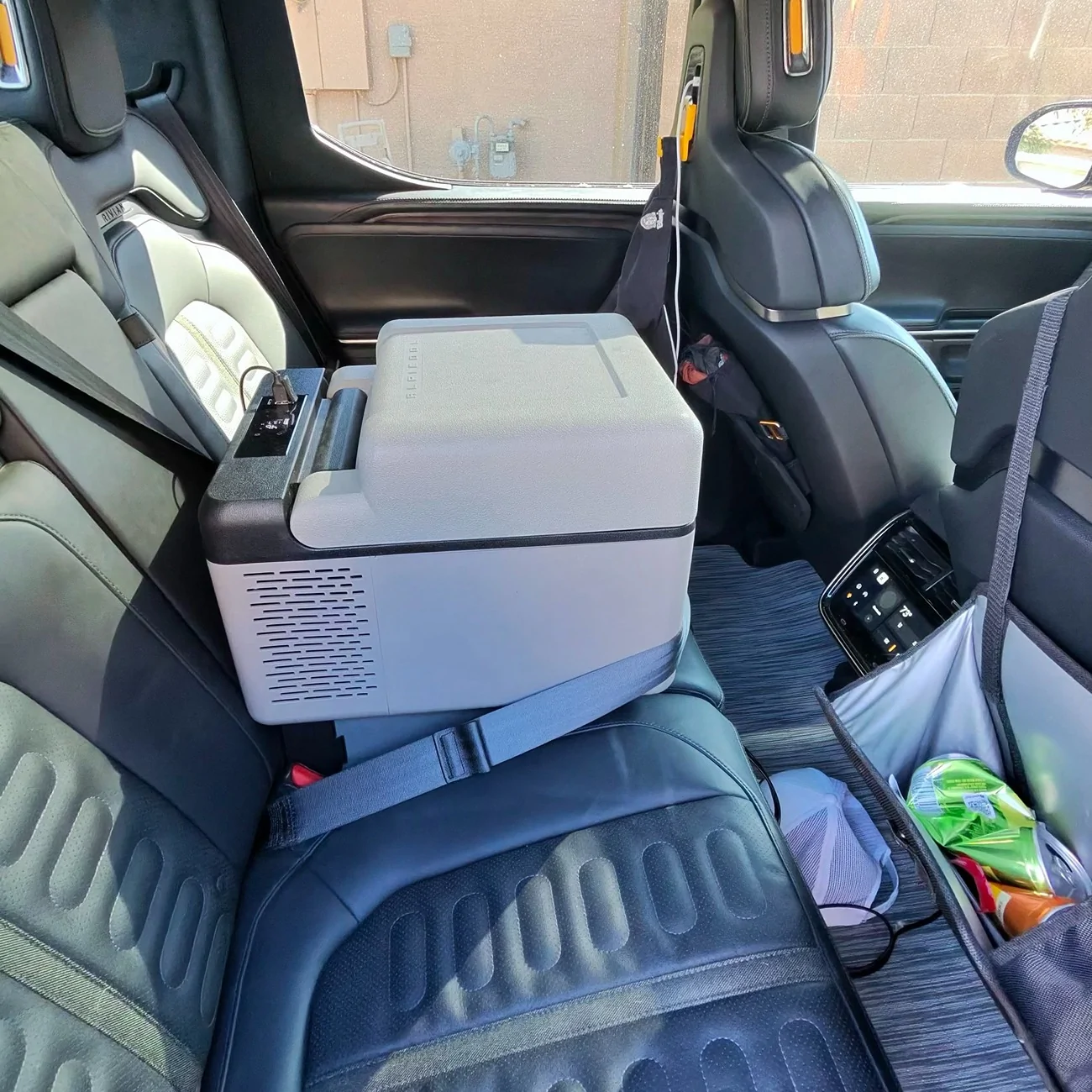 Rivian R1T R1S A true luxury is having cold drinks always at hand 1775407752290-ht