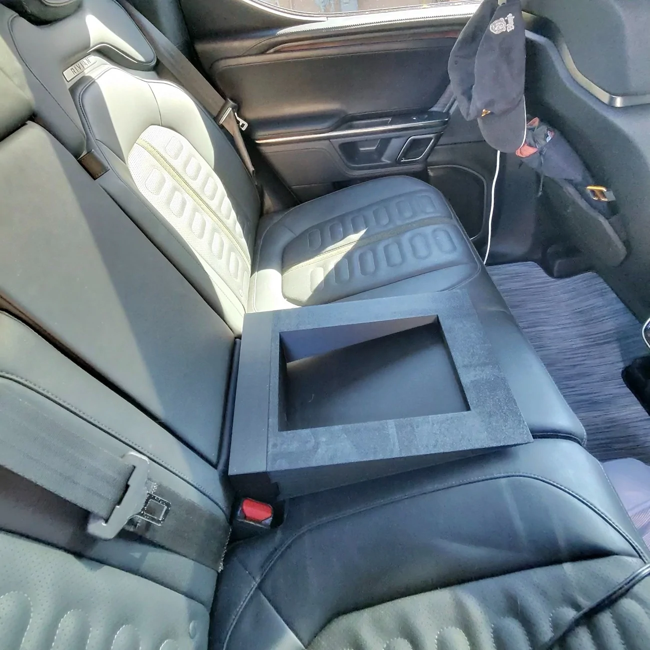 Rivian R1T R1S A true luxury is having cold drinks always at hand 1775407815528-kj