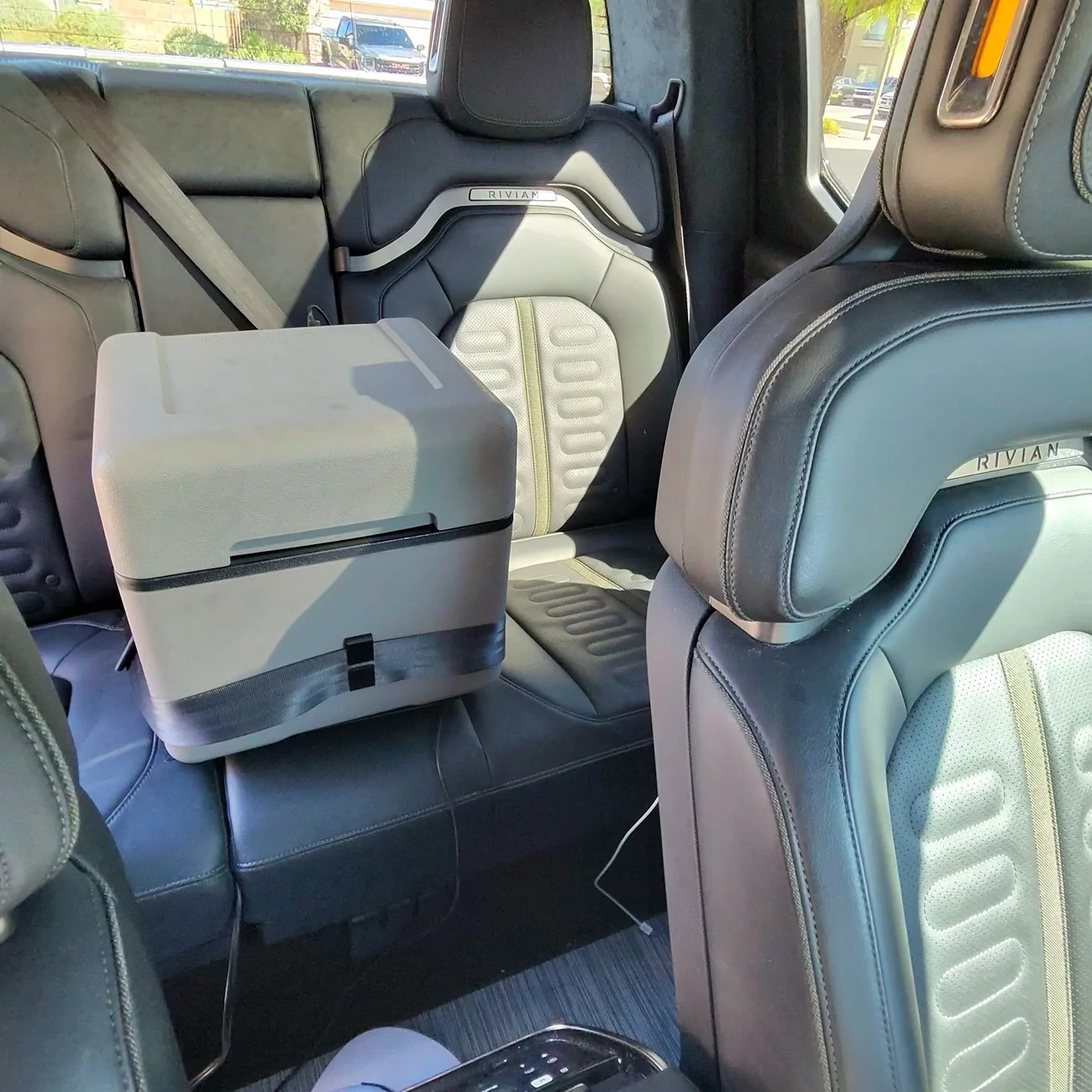 Rivian R1T R1S A true luxury is having cold drinks always at hand 1775407905768-u
