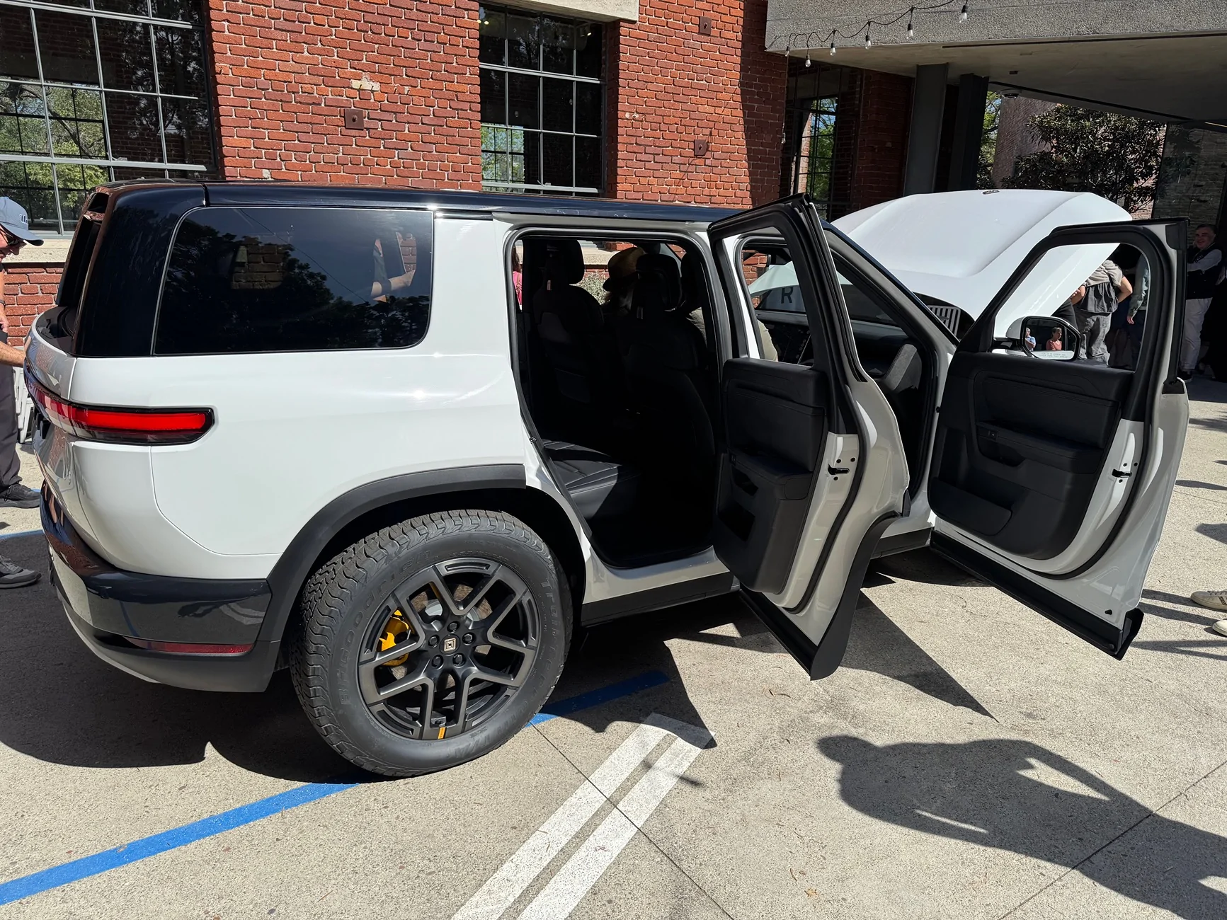 Rivian R1T R1S R2 at Venice Beach Block Party (Catalina Cove, Launch Green, Half Moon Grey, Glacier White, Midnight Black) IMG_8054