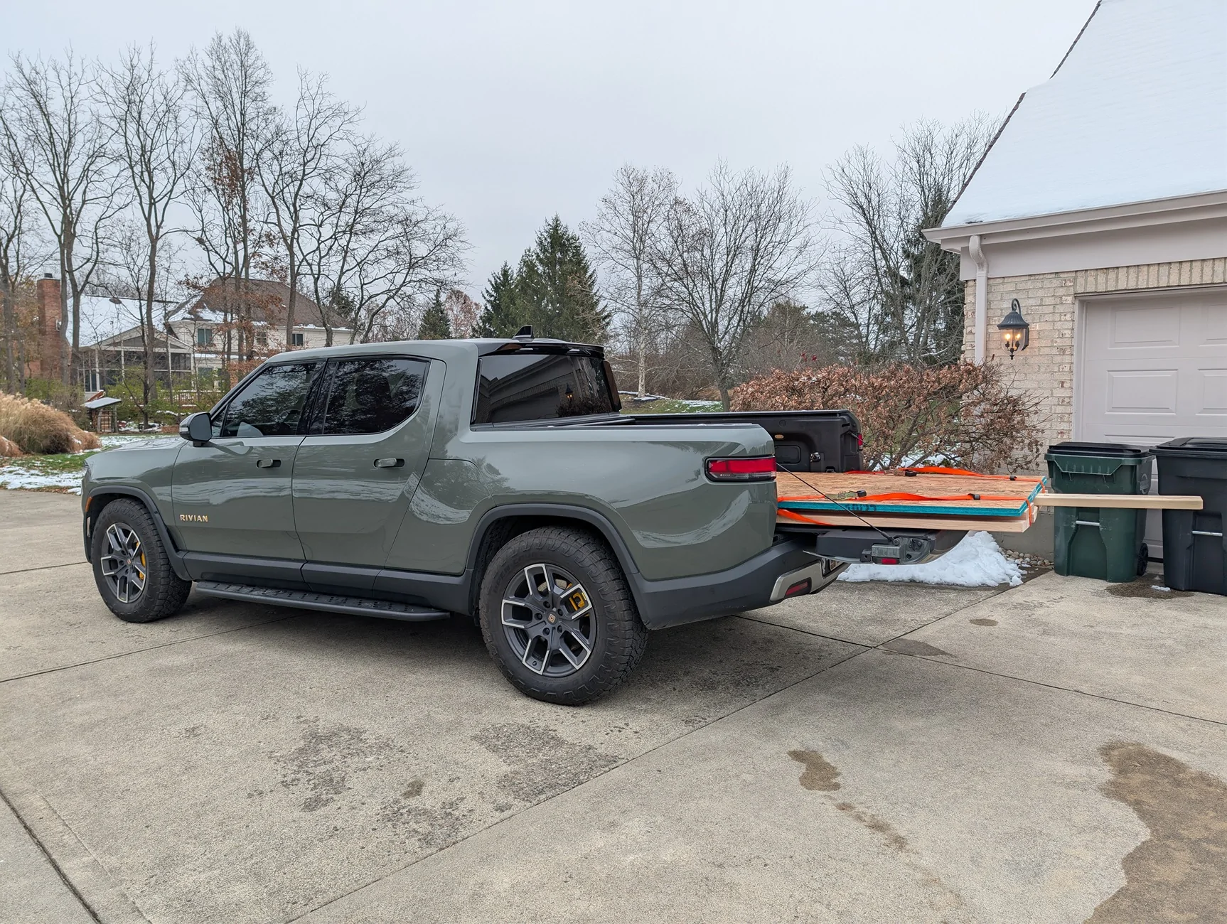 Rivian R1T R1S Securing plywood in R1T bed 4201