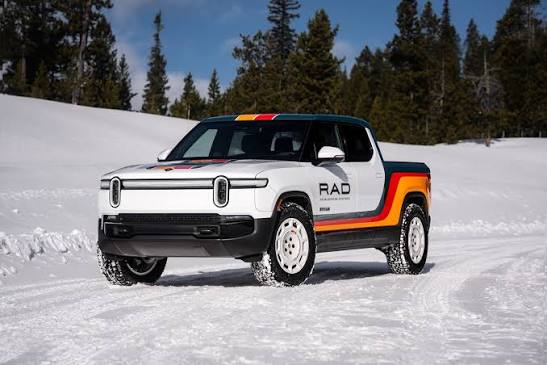 Rivian R1T R1S I saw RJ Scaringe at the airport... images