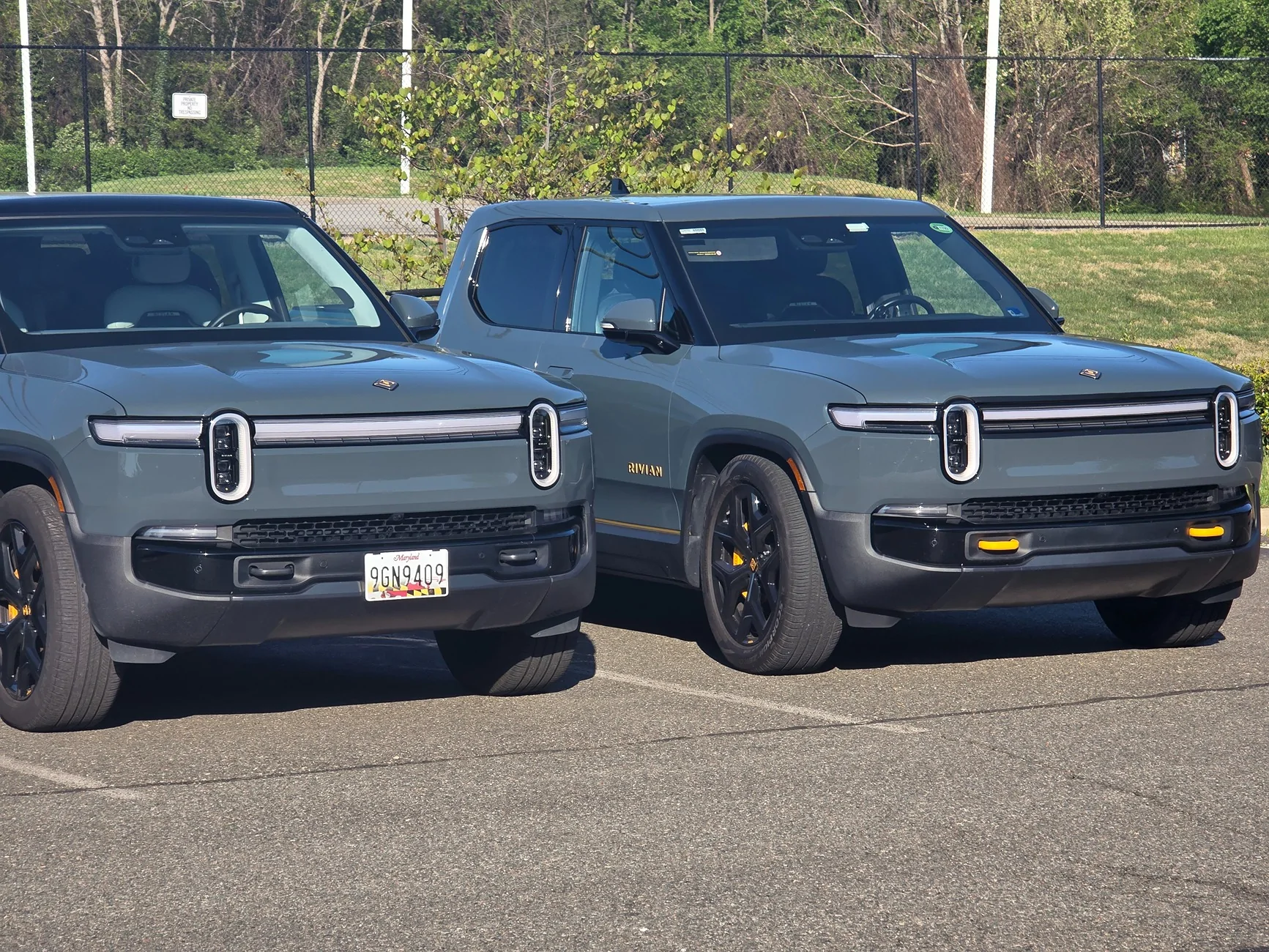 Rivian R1T R1S Front appearance improvement with vinyl on front light bar + side stripes! 1000003798